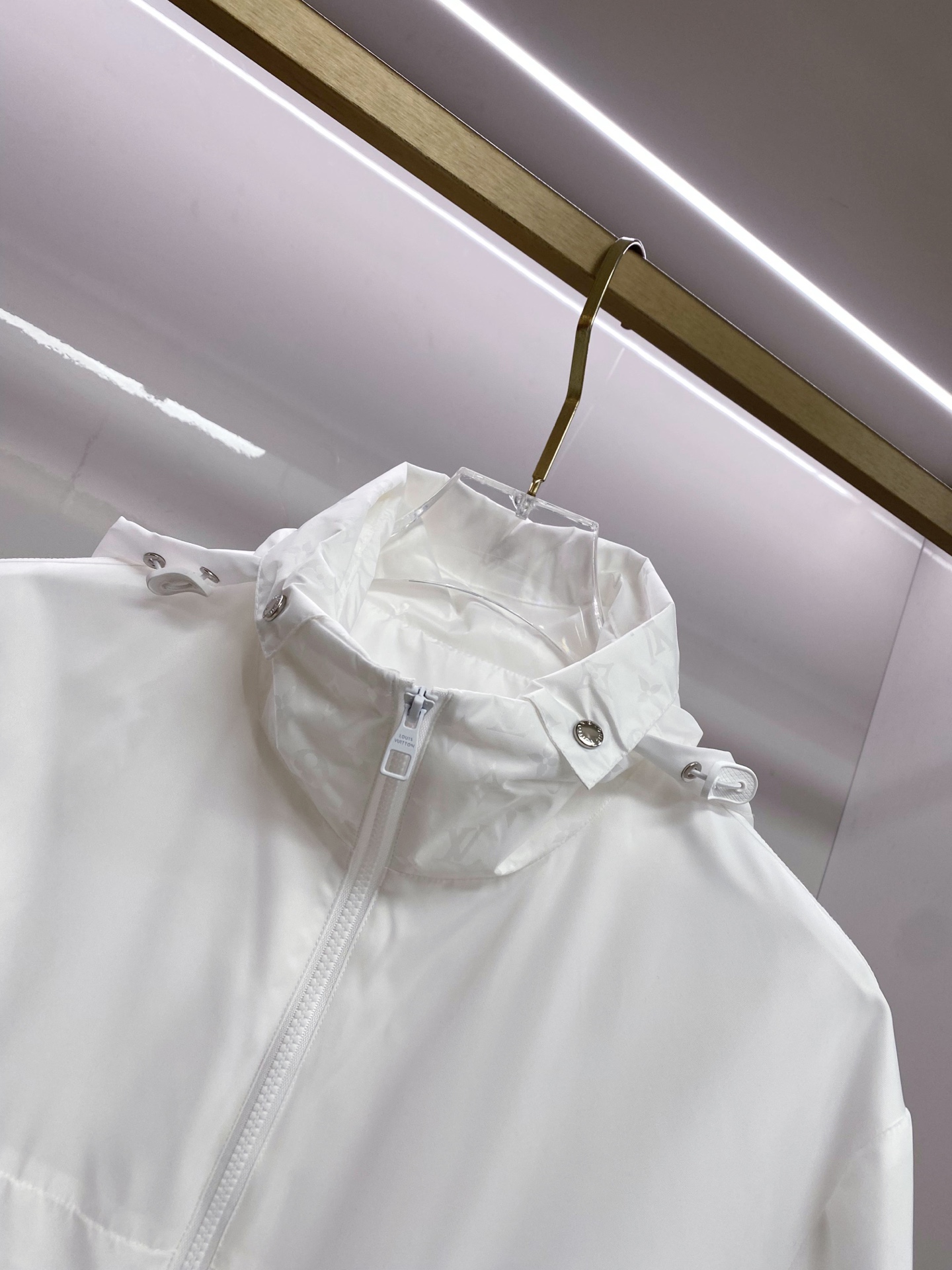 LV 2026ss春季新款夹克外套全高端版本！高定专柜面料辅料，透气舒适度高，细节无可挑剔，做工考究工艺