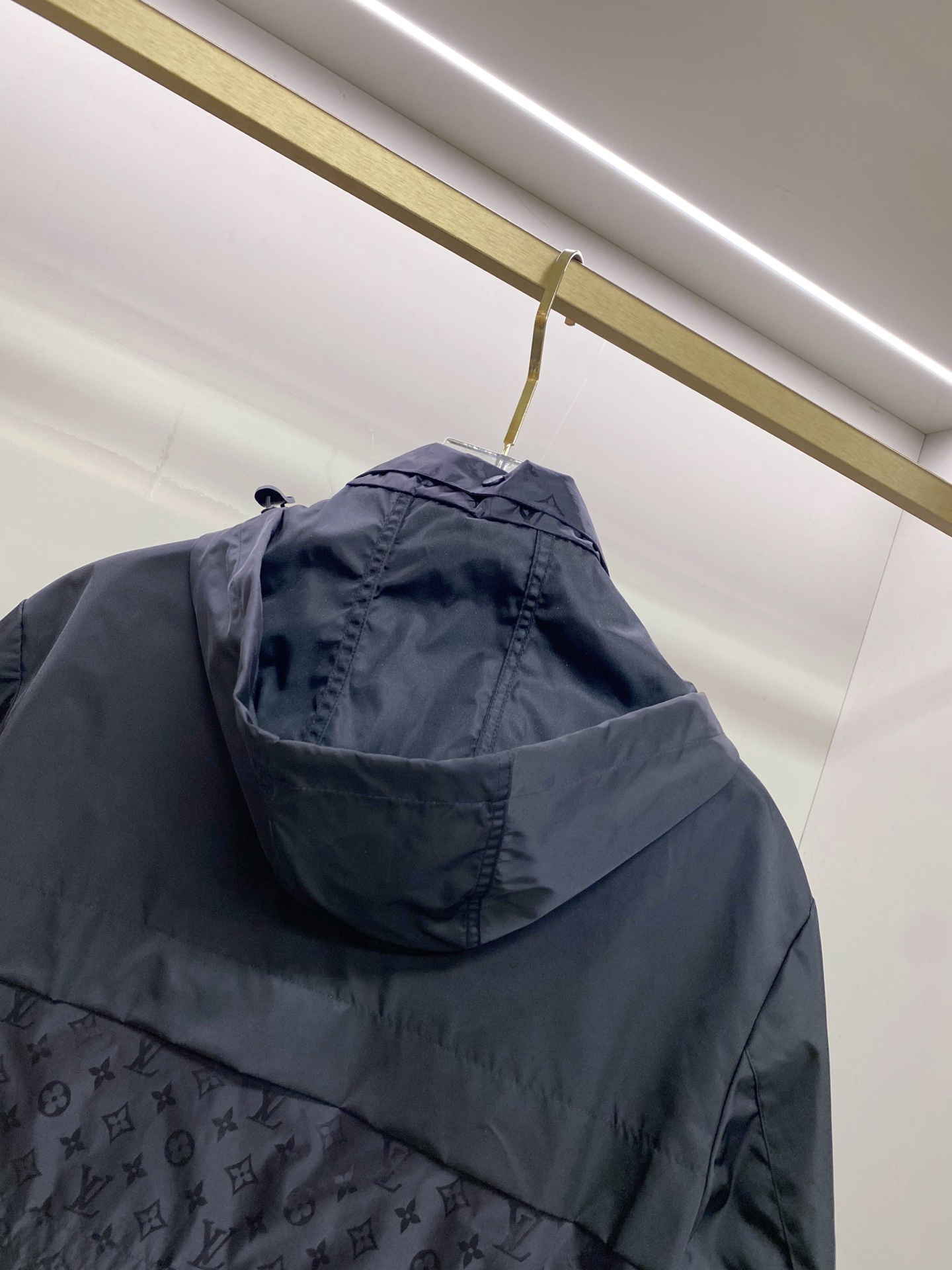 LV 2026ss春季新款夹克外套全高端版本！高定专柜面料辅料，透气舒适度高，细节无可挑剔，做工考究工艺