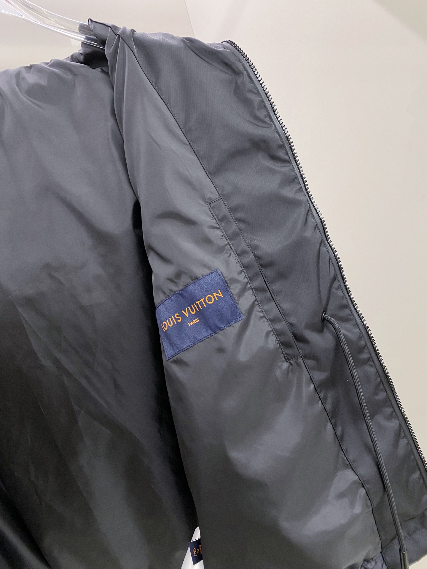 LV 2026ss春季新款夹克外套全高端版本！高定专柜面料辅料，透气舒适度高，细节无可挑剔，做工考究工艺