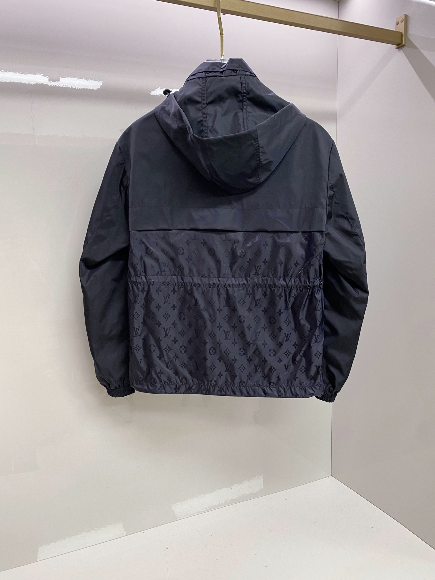 LV 2026ss春季新款夹克外套全高端版本！高定专柜面料辅料，透气舒适度高，细节无可挑剔，做工考究工艺