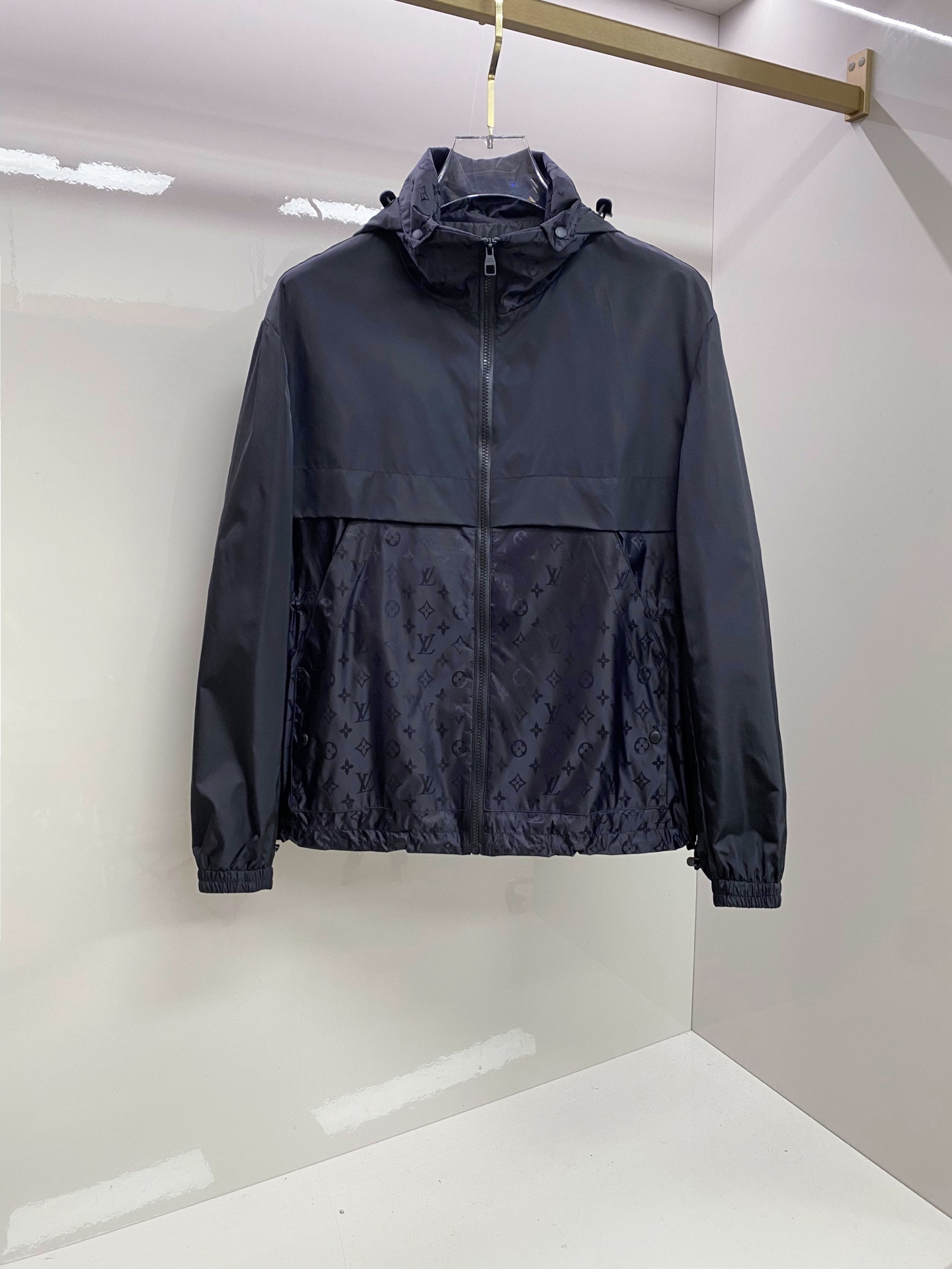 LV 2026ss春季新款夹克外套全高端版本！高定专柜面料辅料，透气舒适度高，细节无可挑剔，做工考究工艺