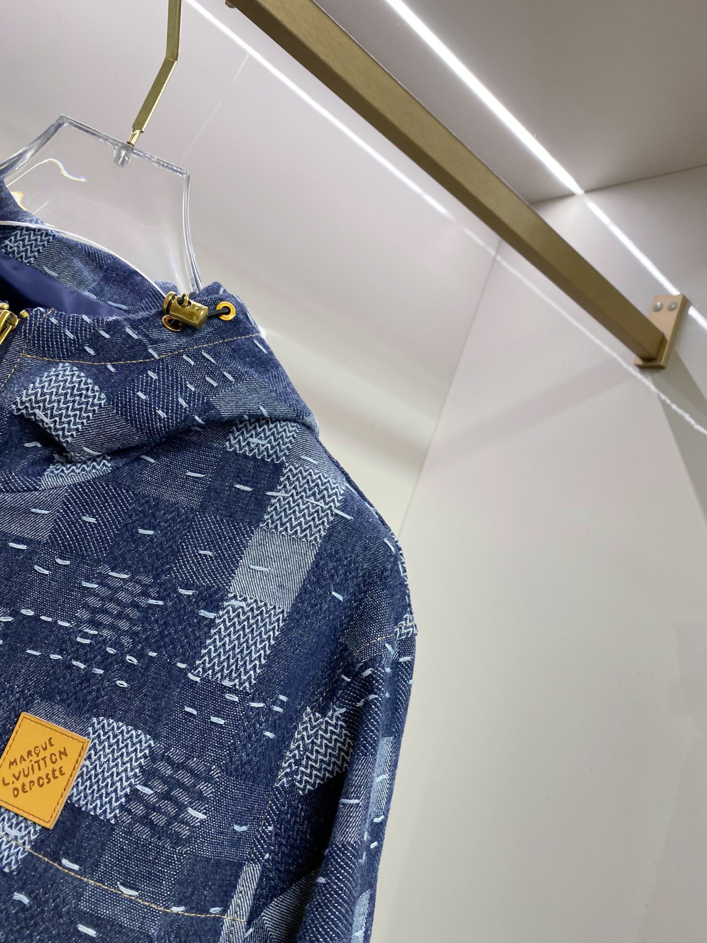 LV 2026ss春季新款夹克外套全高端版本！高定专柜面料辅料，透气舒适度高，细节无可挑剔，做工考究工艺