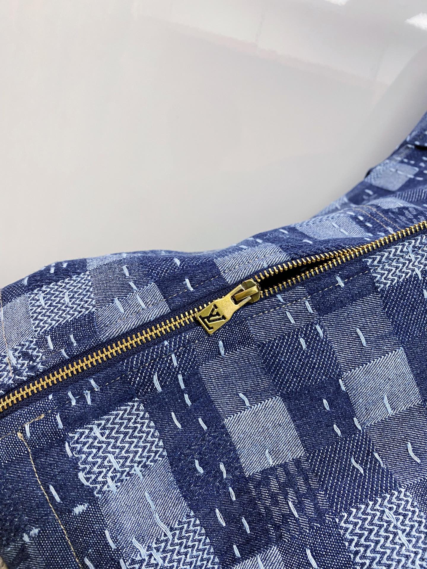 LV 2026ss春季新款夹克外套全高端版本！高定专柜面料辅料，透气舒适度高，细节无可挑剔，做工考究工艺