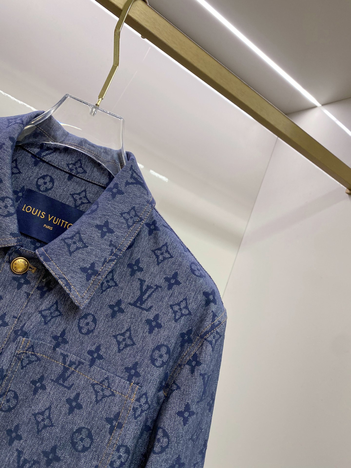 LV 大爆款 2026ss春季新款夹克外套全高端版本！高定专柜面料辅料，透气舒适度高，细节无可挑剔，做工