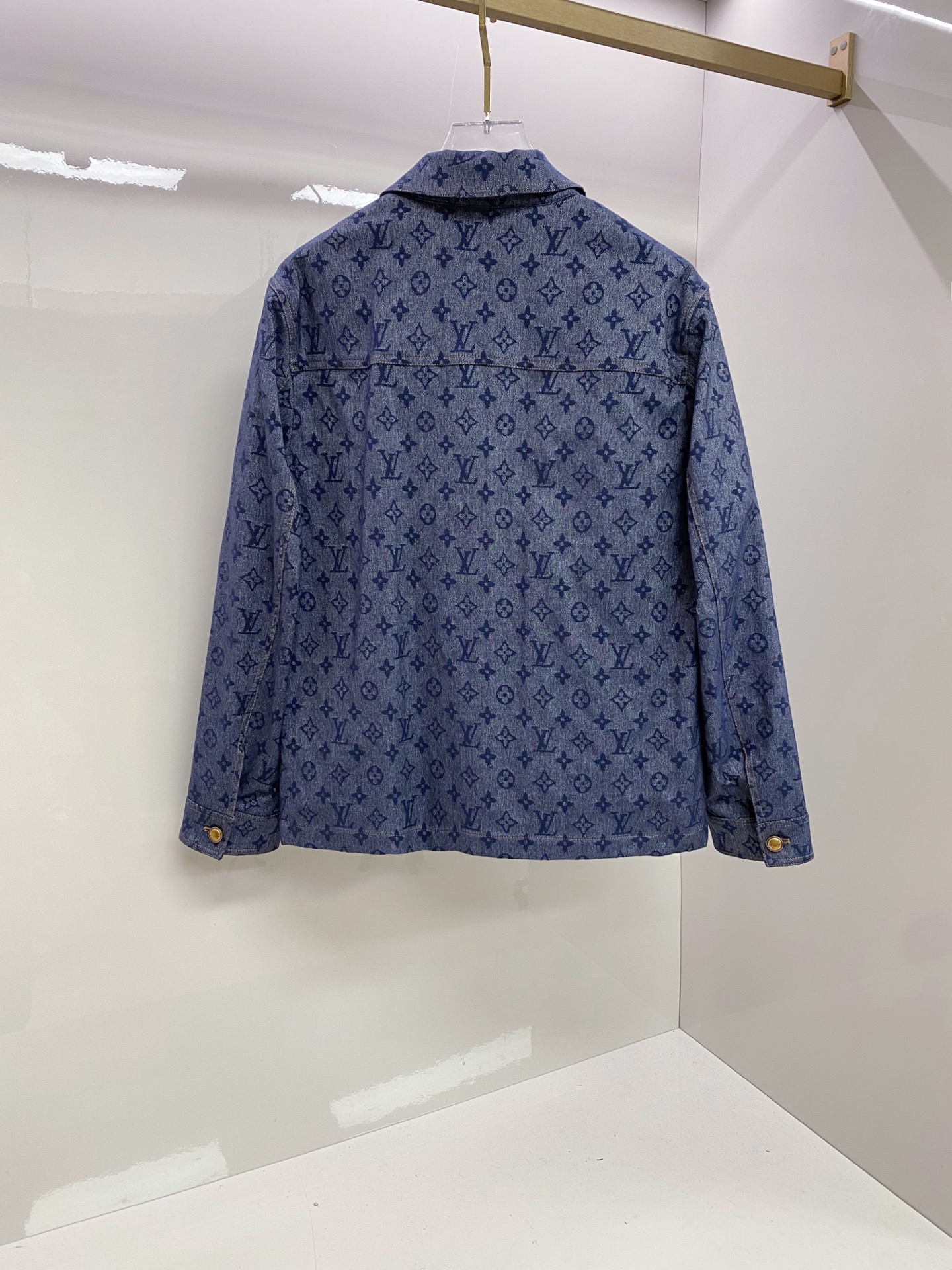 LV 大爆款 2026ss春季新款夹克外套全高端版本！高定专柜面料辅料，透气舒适度高，细节无可挑剔，做工