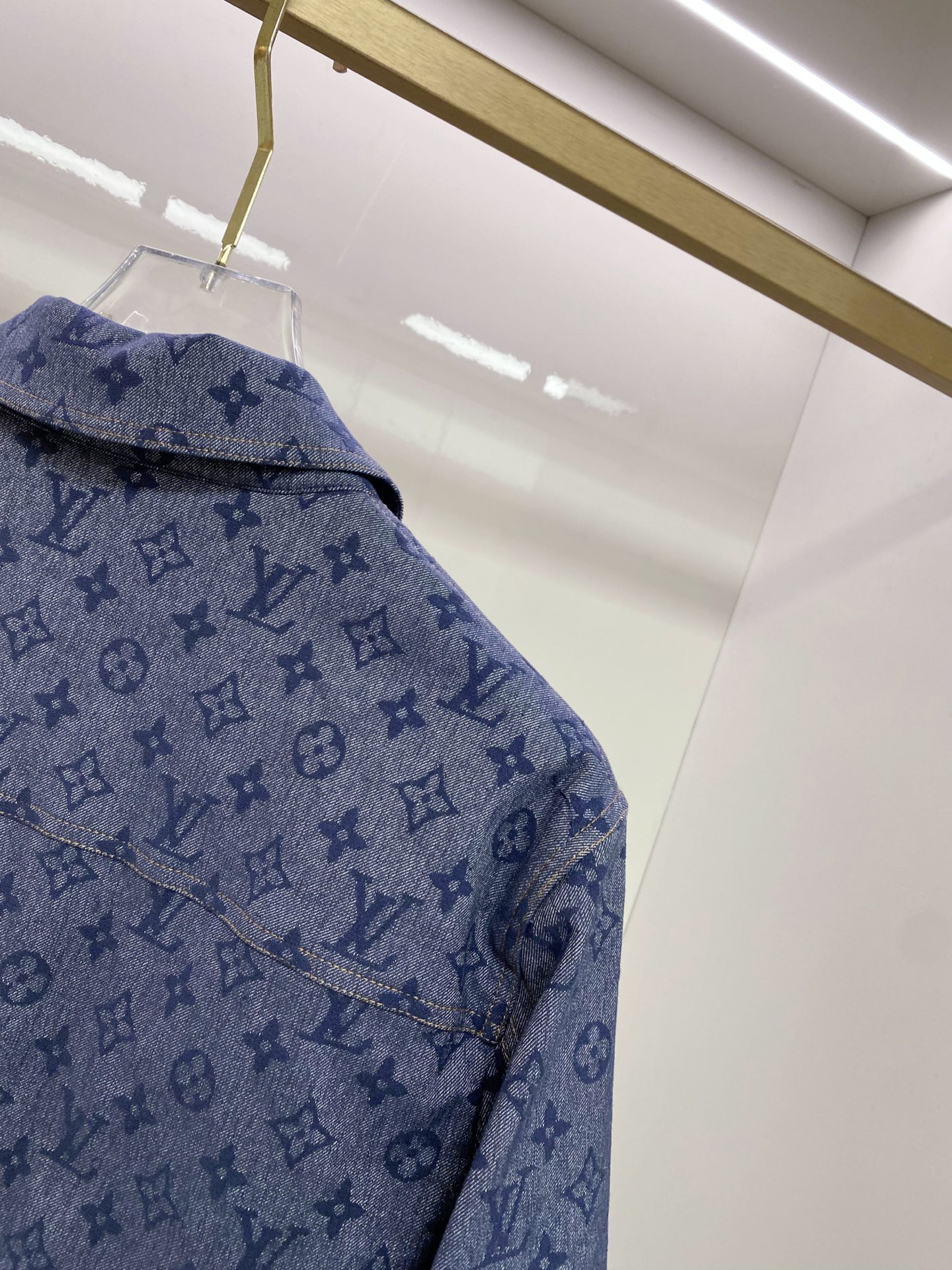 LV 大爆款 2026ss春季新款夹克外套全高端版本！高定专柜面料辅料，透气舒适度高，细节无可挑剔，做工