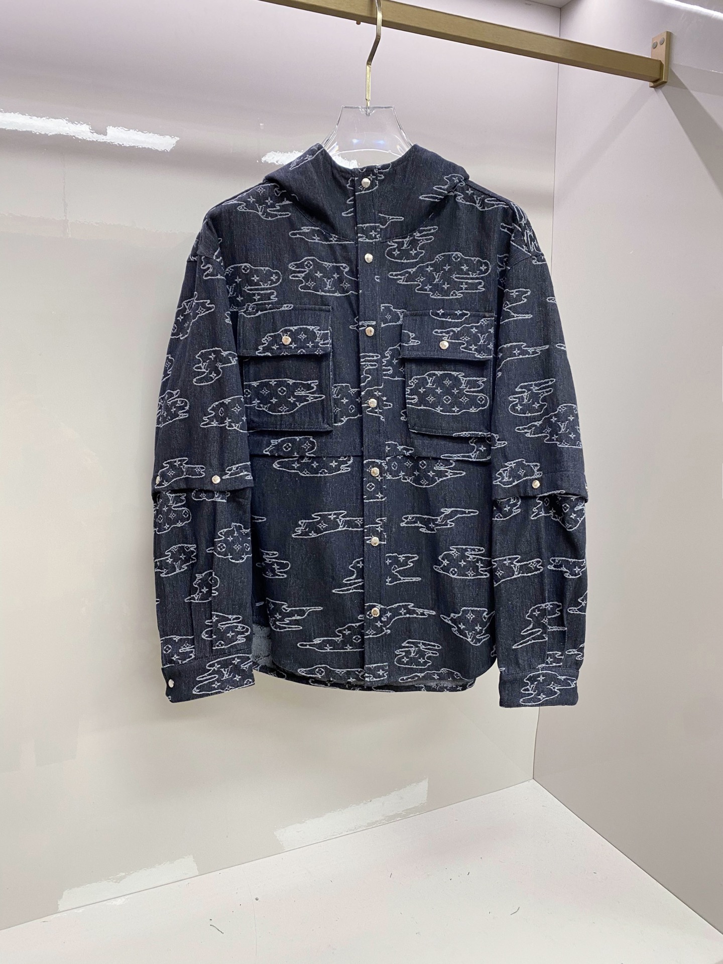 LV 2026ss春季新款夹克牛仔外套全高端版本！高定专柜面料辅料，透气舒适度高，细节无可挑剔，做工考究