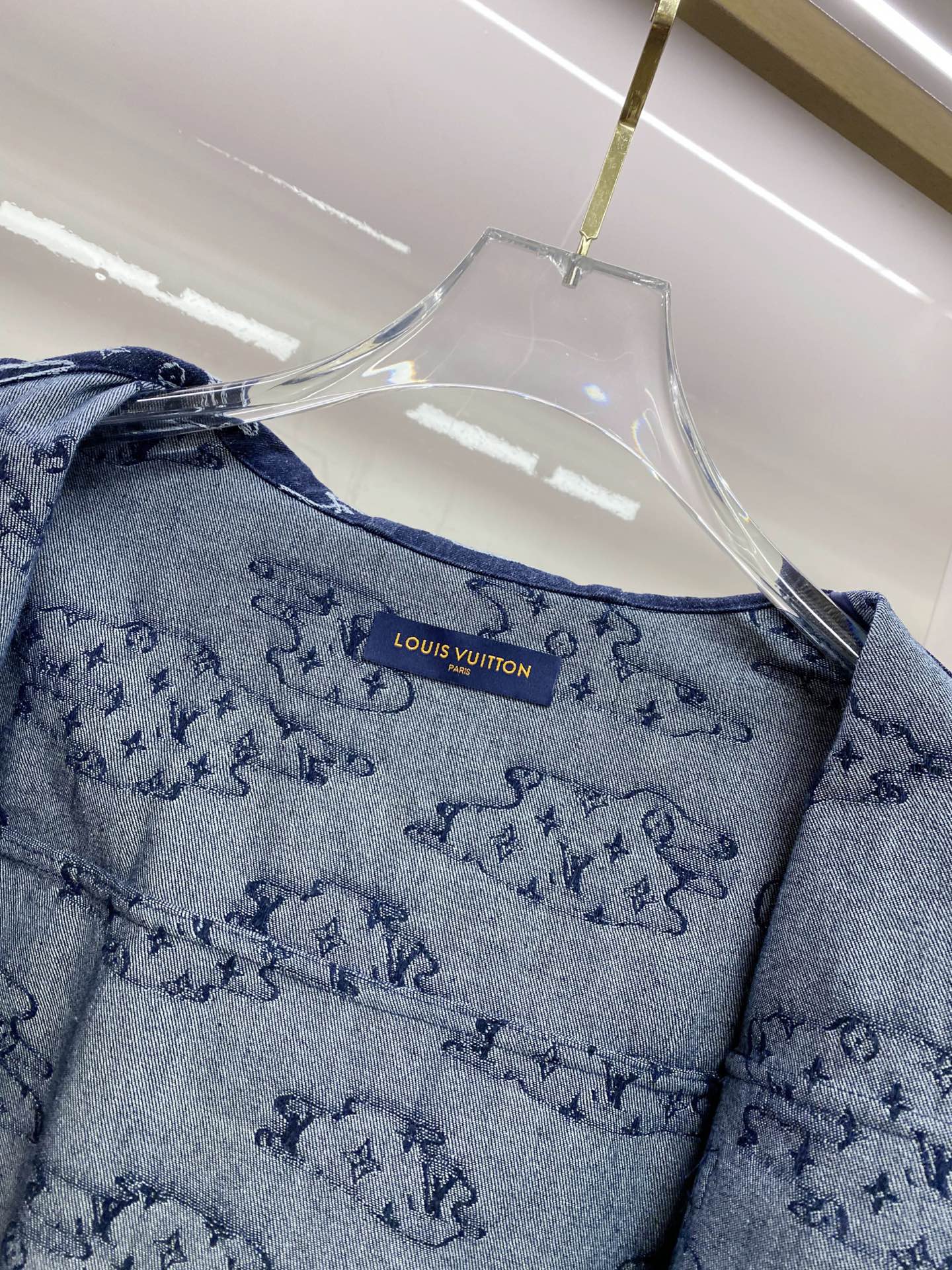 LV 2026ss春季新款夹克牛仔外套全高端版本！高定专柜面料辅料，透气舒适度高，细节无可挑剔，做工考究