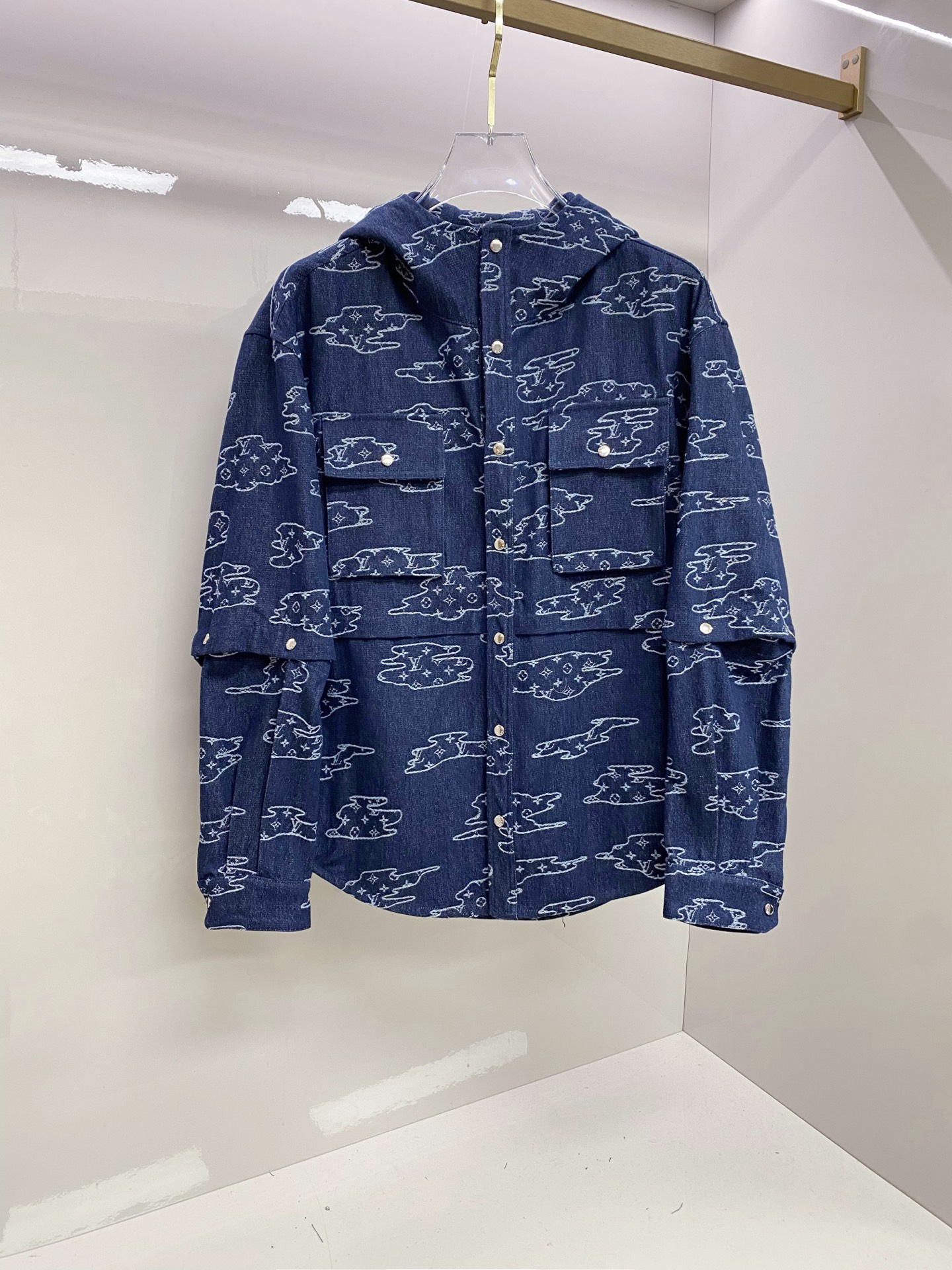 LV 2026ss春季新款夹克牛仔外套全高端版本！高定专柜面料辅料，透气舒适度高，细节无可挑剔，做工考究