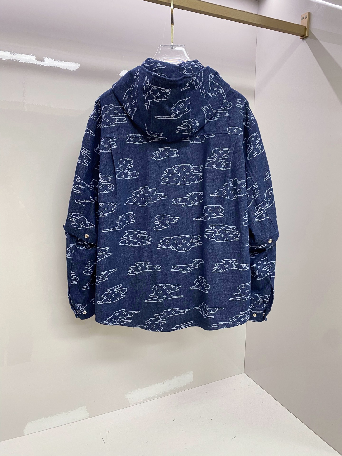 LV 2026ss春季新款夹克牛仔外套全高端版本！高定专柜面料辅料，透气舒适度高，细节无可挑剔，做工考究