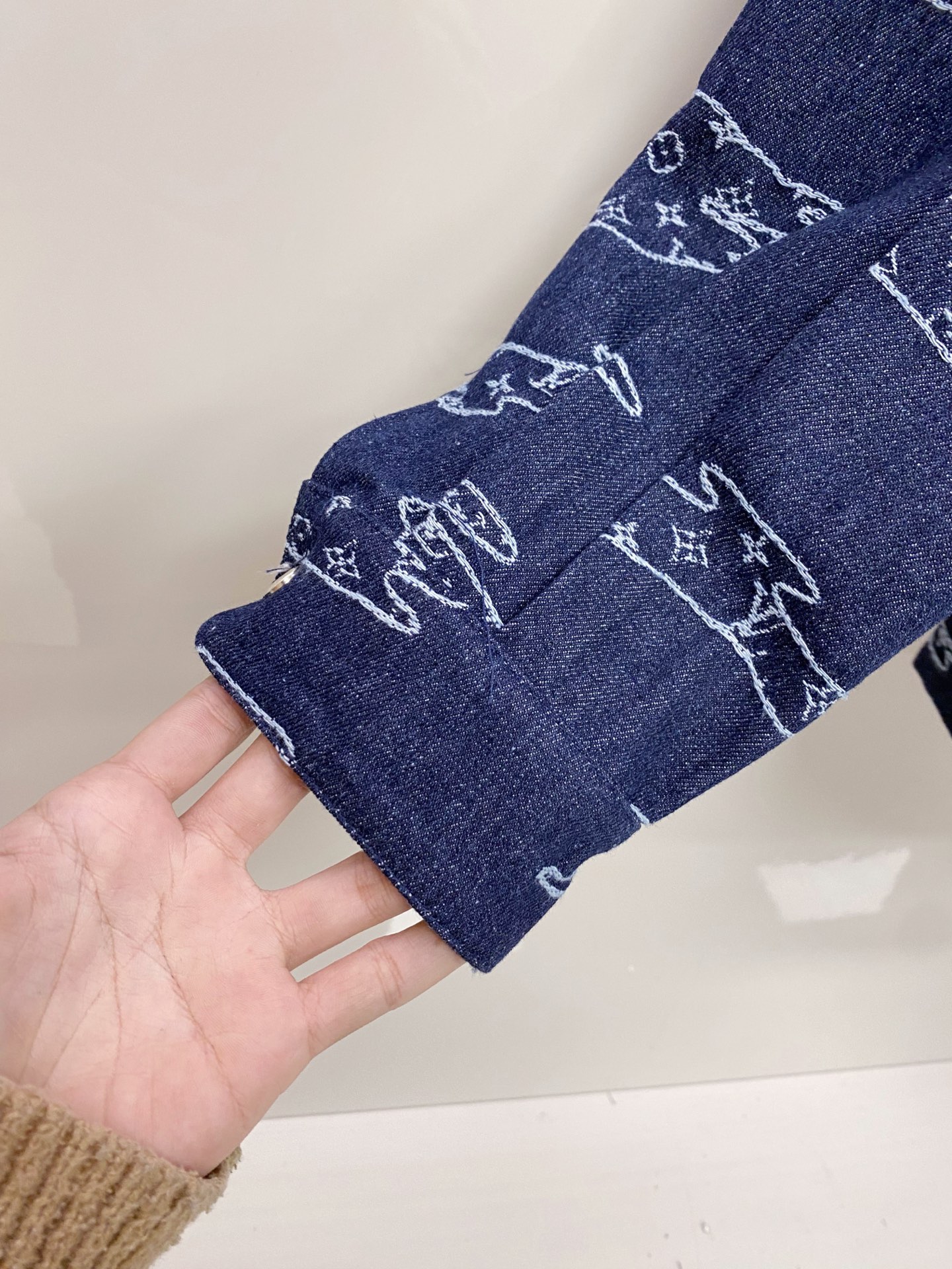 LV 2026ss春季新款夹克牛仔外套全高端版本！高定专柜面料辅料，透气舒适度高，细节无可挑剔，做工考究