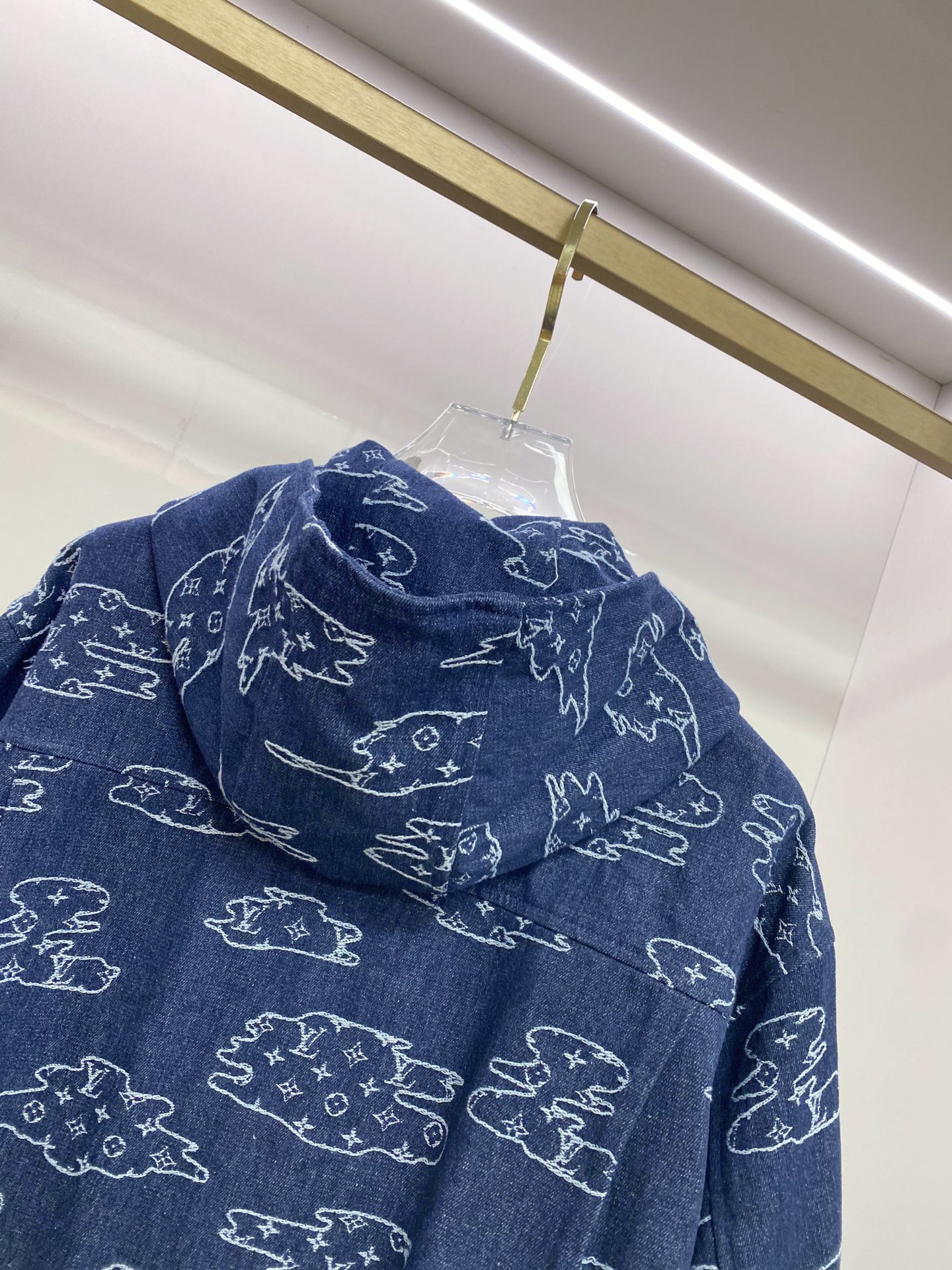 LV 2026ss春季新款夹克牛仔外套全高端版本！高定专柜面料辅料，透气舒适度高，细节无可挑剔，做工考究