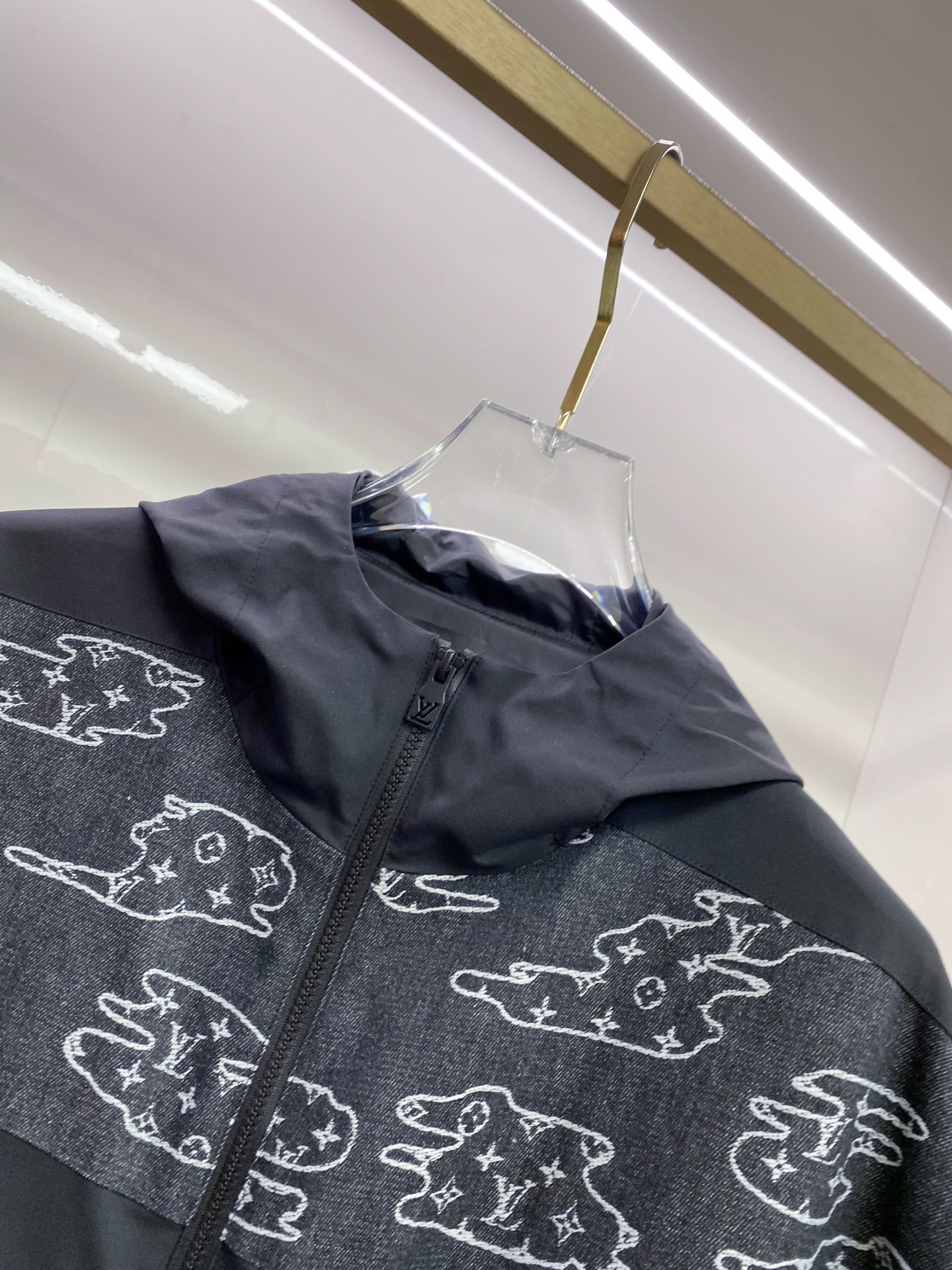 LV 2026ss春季新款夹克外套全高端版本！高定专柜面料辅料，透气舒适度高，细节无可挑剔，做工考究工艺