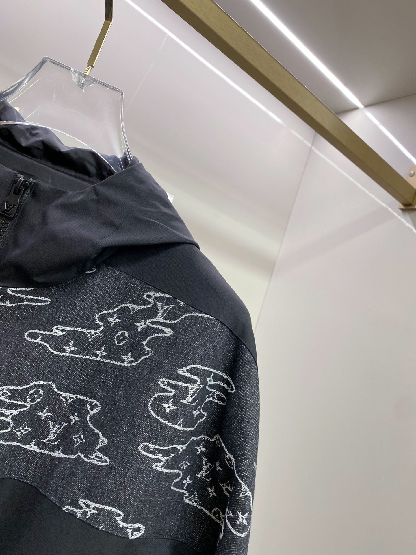 LV 2026ss春季新款夹克外套全高端版本！高定专柜面料辅料，透气舒适度高，细节无可挑剔，做工考究工艺