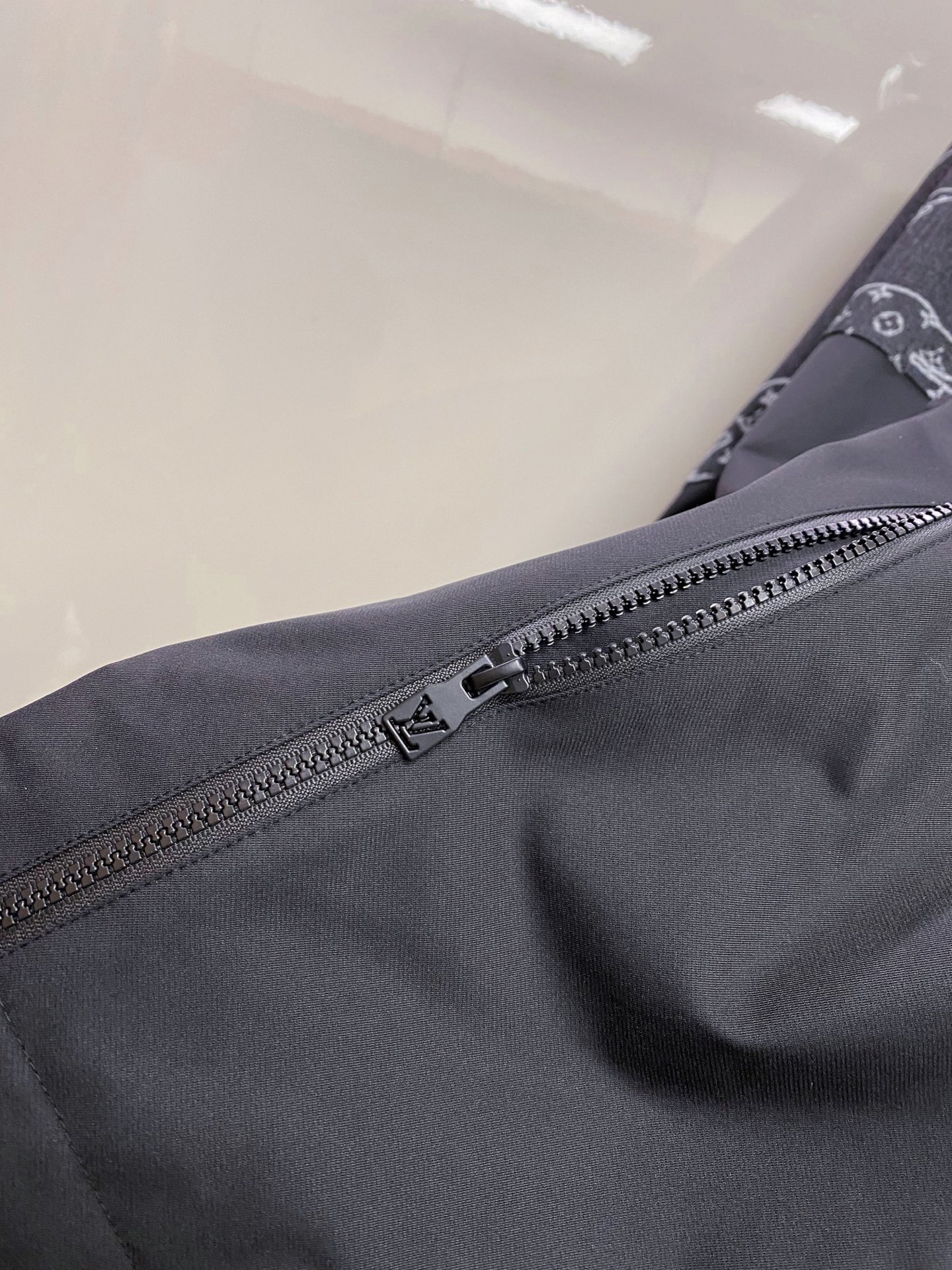 LV 2026ss春季新款夹克外套全高端版本！高定专柜面料辅料，透气舒适度高，细节无可挑剔，做工考究工艺