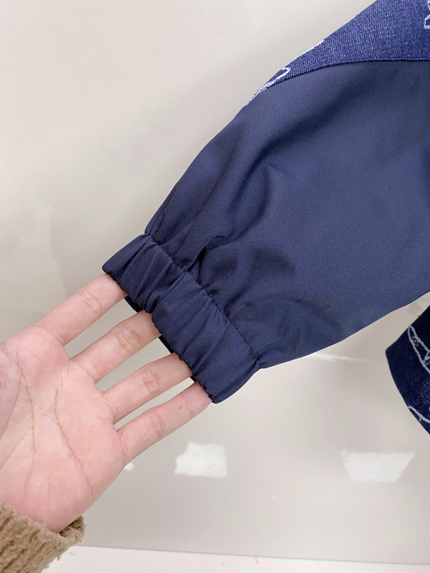 LV 2026ss春季新款夹克外套全高端版本！高定专柜面料辅料，透气舒适度高，细节无可挑剔，做工考究工艺