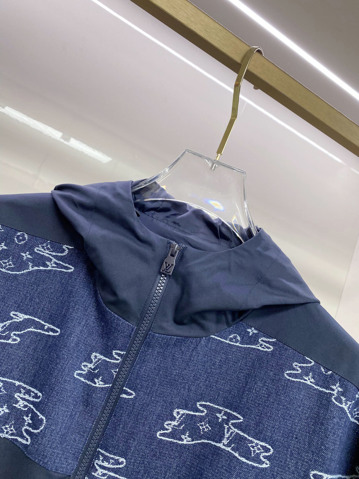 LV 2026ss春季新款夹克外套全高端版本！高定专柜面料辅料，透气舒适度高，细节无可挑剔，做工考究工艺