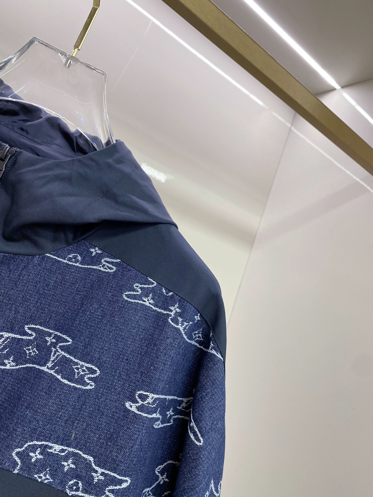 LV 2026ss春季新款夹克外套全高端版本！高定专柜面料辅料，透气舒适度高，细节无可挑剔，做工考究工艺