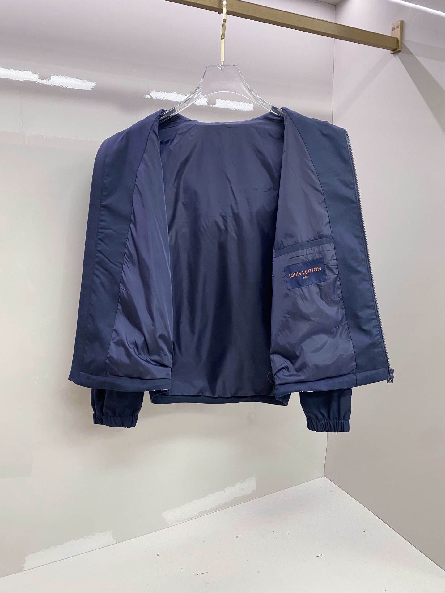 LV 2026ss春季新款夹克外套全高端版本！高定专柜面料辅料，透气舒适度高，细节无可挑剔，做工考究工艺