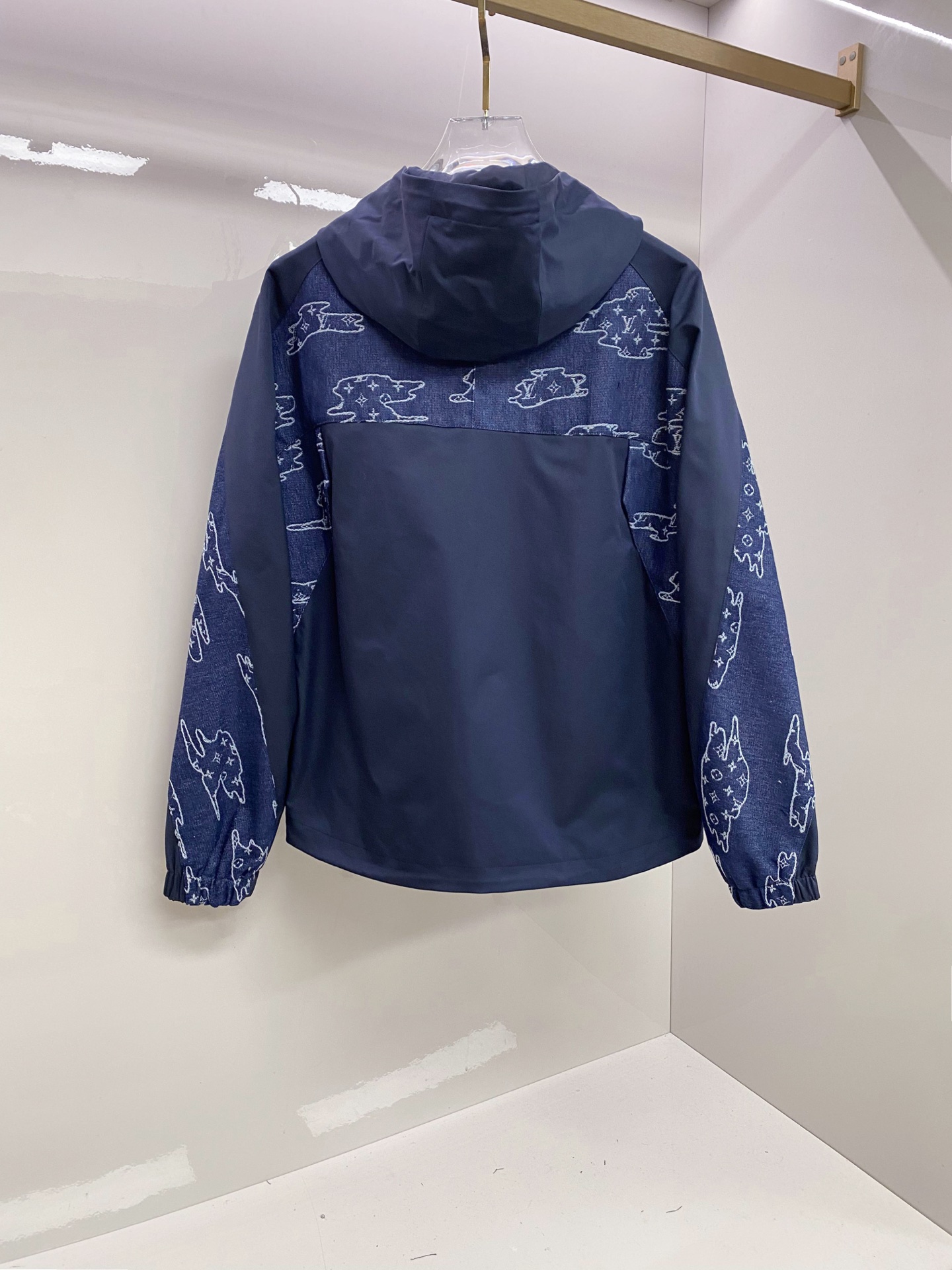 LV 2026ss春季新款夹克外套全高端版本！高定专柜面料辅料，透气舒适度高，细节无可挑剔，做工考究工艺