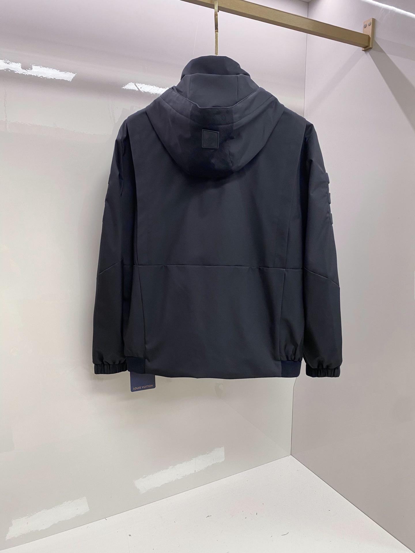 LV 2026ss春季新款夹克外套全高端版本！高定专柜面料辅料，透气舒适度高，细节无可挑剔，做工考究工艺