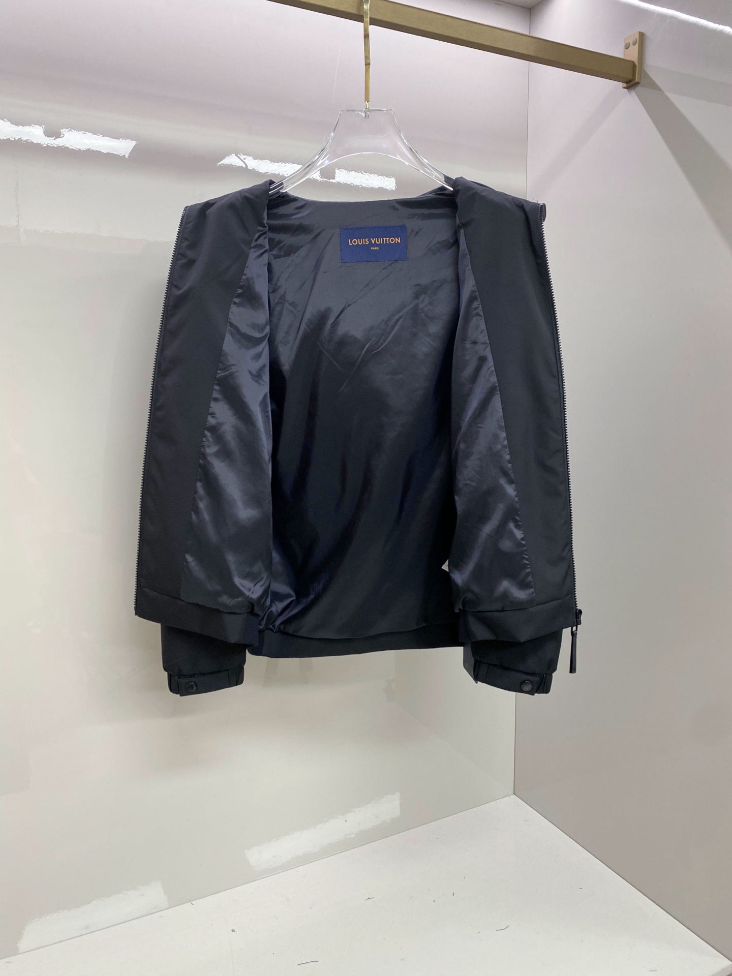 LV 2026ss春季新款夹克外套全高端版本！高定专柜面料辅料，透气舒适度高，细节无可挑剔，做工考究工艺