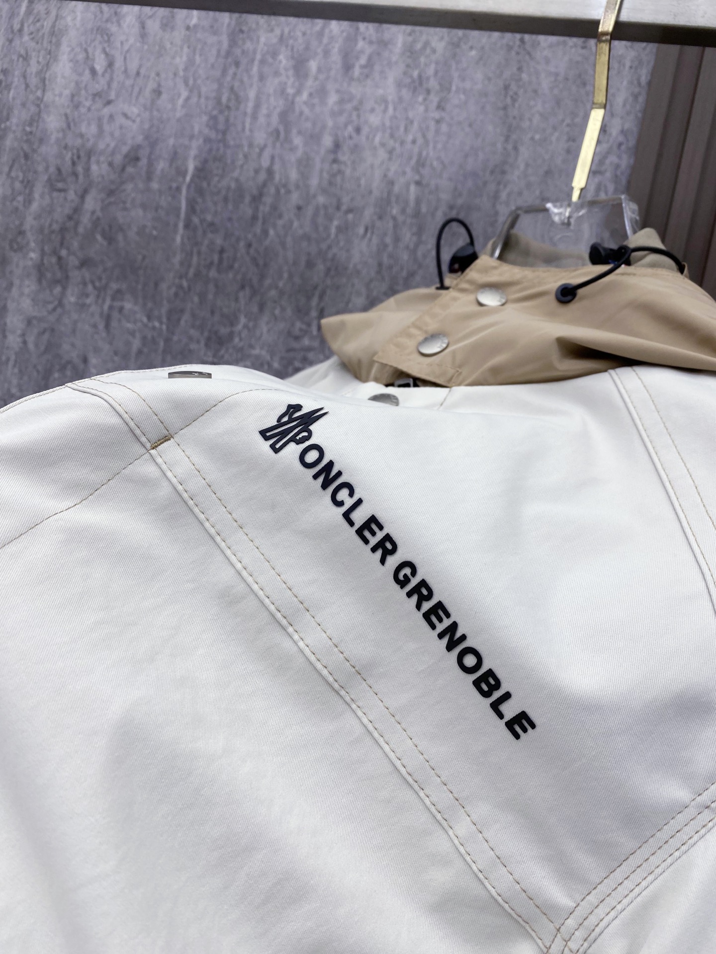 Moncler 蒙口 2026ss春季新款 官网同款男士夹克外套，原单三标齐全高端版本 定制面料 透气舒