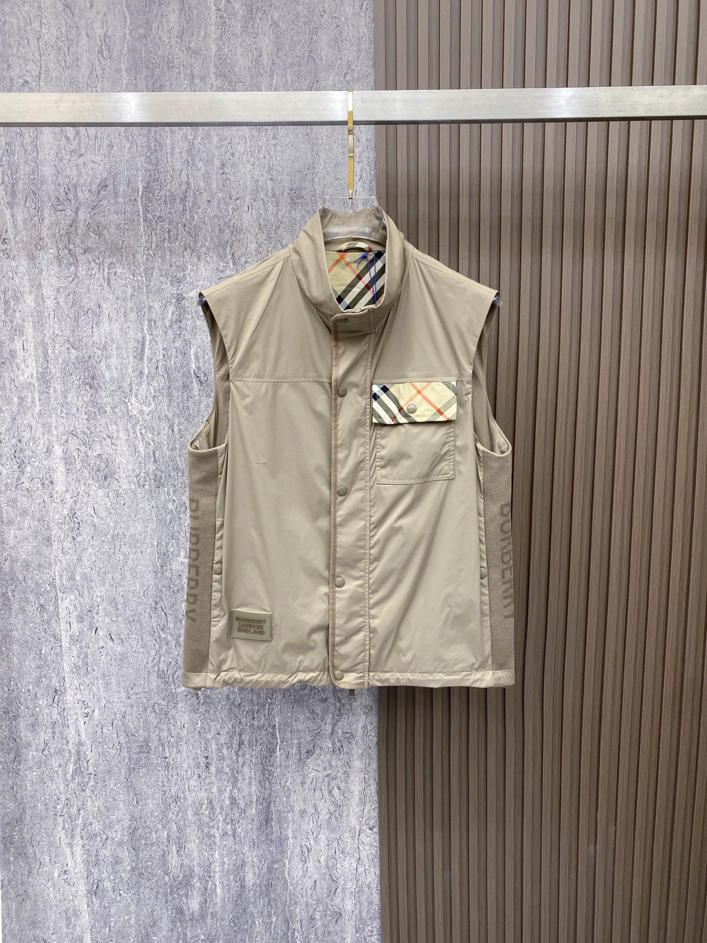 Burberry 巴宝莉马甲 2026SS春季新款马甲夹克外套最新设计款 秀场新品‼品相非常完美，三标齐