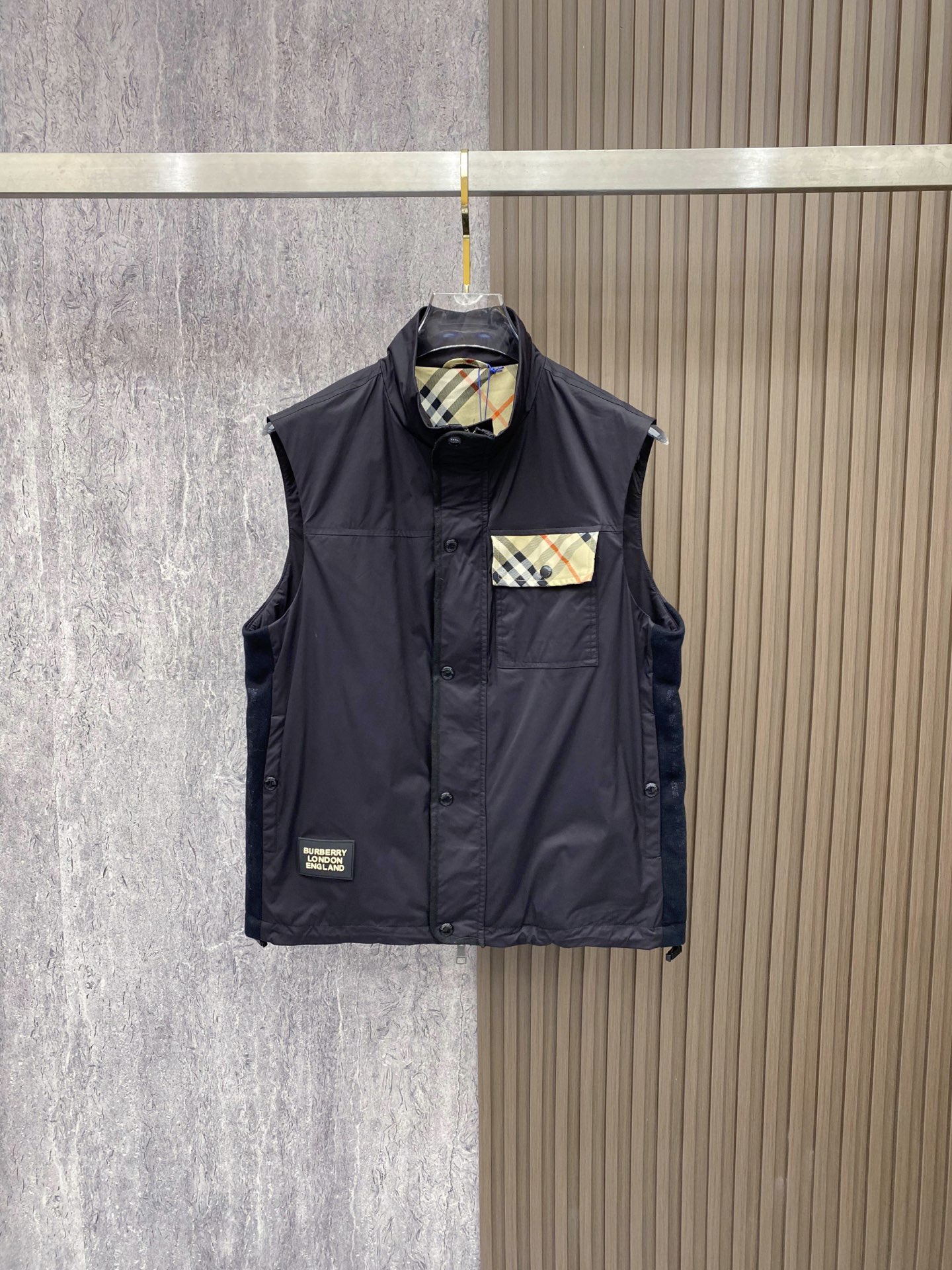 Burberry 巴宝莉马甲 2026SS春季新款马甲夹克外套最新设计款 秀场新品‼品相非常完美，三标齐