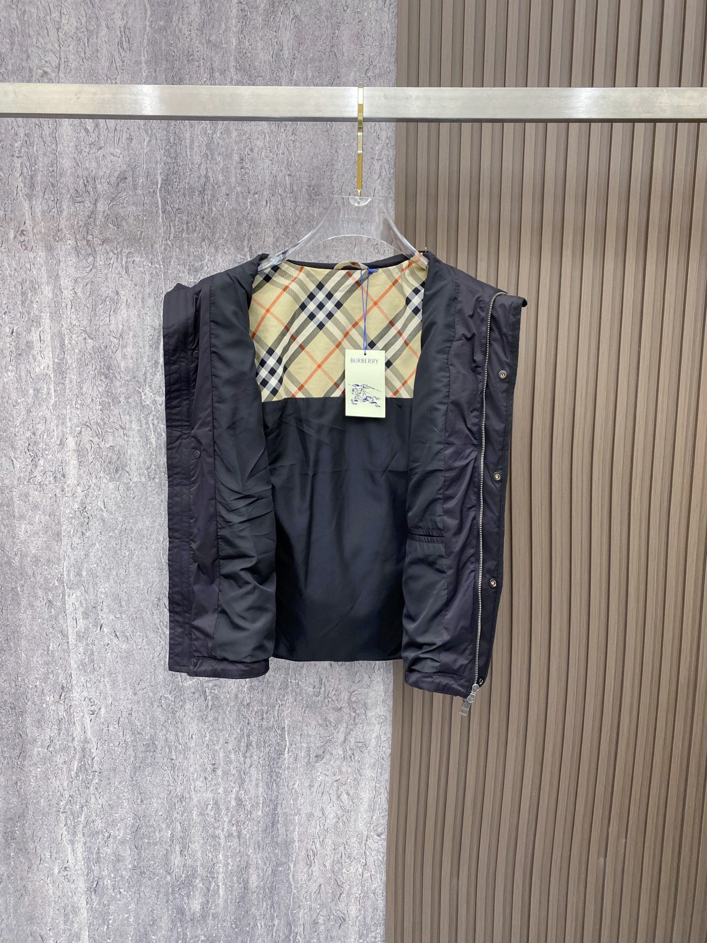 Burberry 巴宝莉马甲 2026SS春季新款马甲夹克外套最新设计款 秀场新品‼品相非常完美，三标齐
