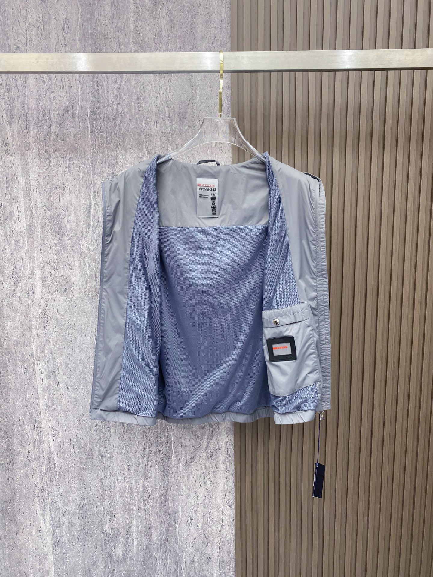 Prada 普拉达马甲 2026ss春季新款马甲夹克外套最新设计款 秀场新品‼品相非常完美，三标齐全色泽