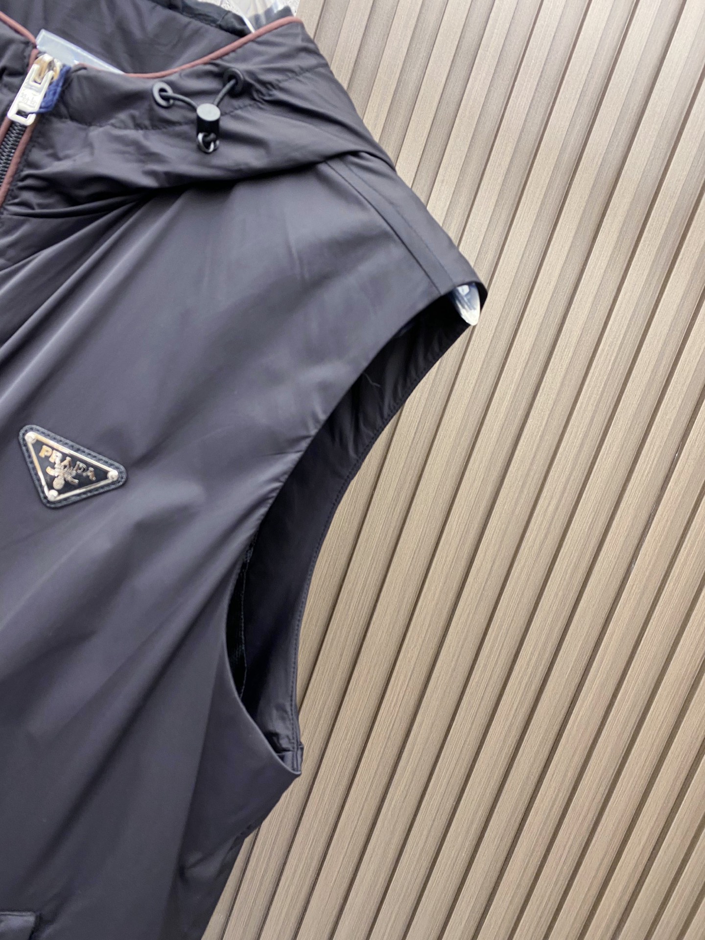 Prada 普拉达马甲 2026ss春季新款马甲夹克外套最新设计款 秀场新品‼品相非常完美，三标齐全色泽