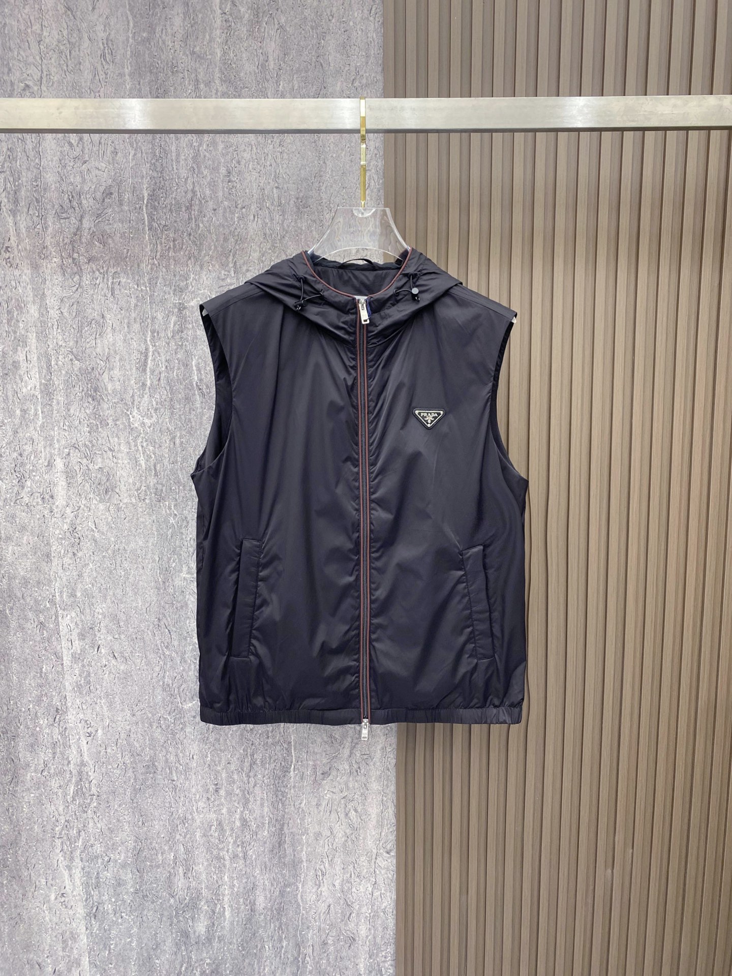 Prada 普拉达马甲 2026ss春季新款马甲夹克外套最新设计款 秀场新品‼品相非常完美，三标齐全色泽