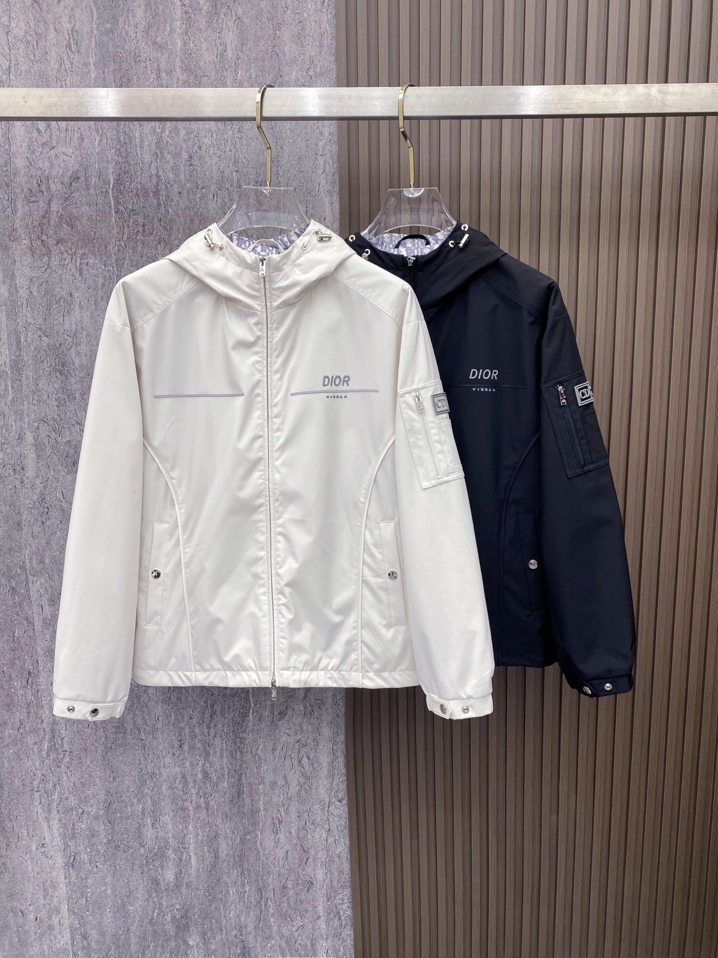 Dior 迪奥 2026ss春季新款连帽夹克外套全高端版本！高定专柜面料辅料，透气舒适度高，细节无可挑剔