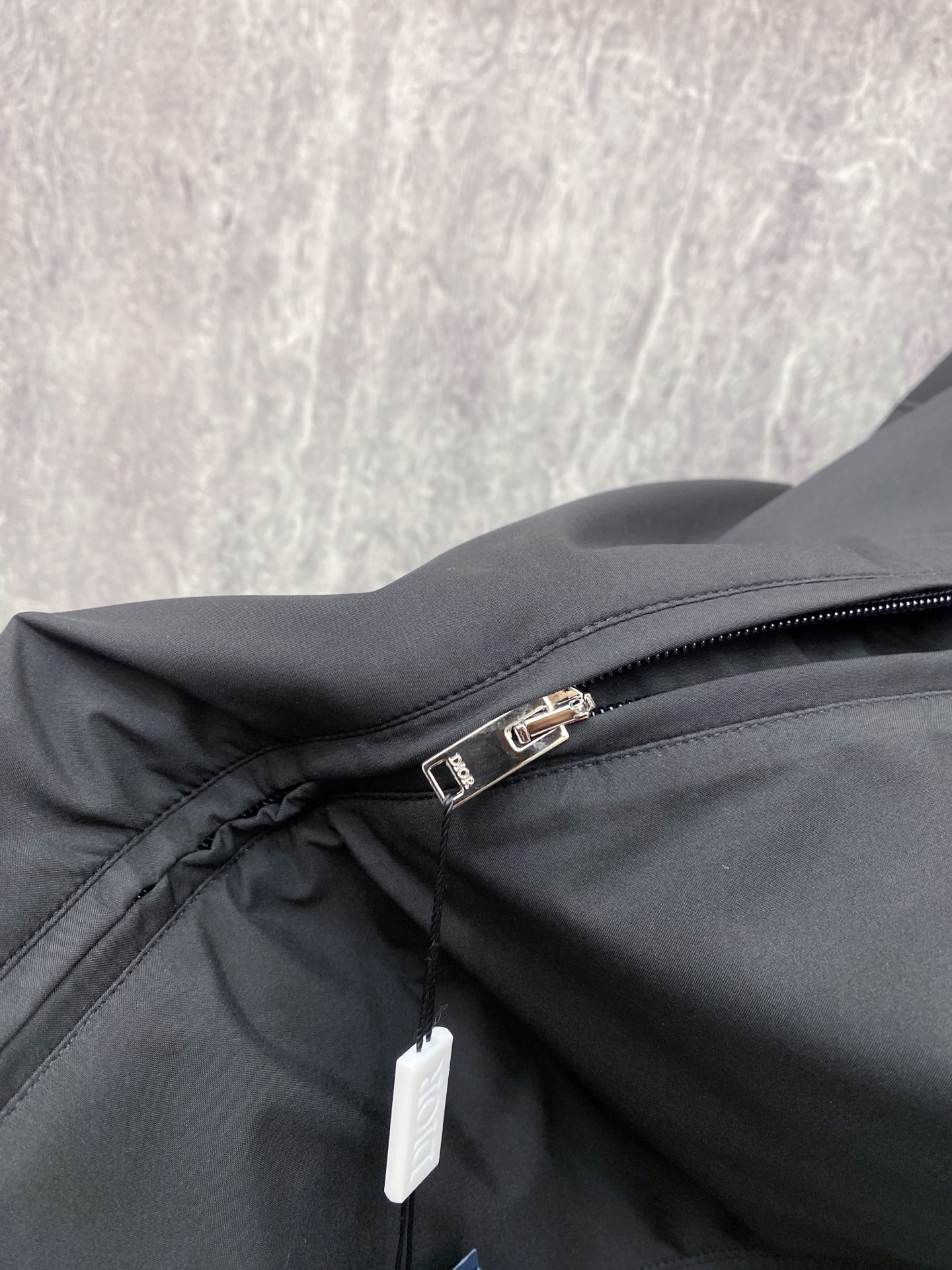 Dior 迪奥 2026ss春季新款连帽夹克外套全高端版本！高定专柜面料辅料，透气舒适度高，细节无可挑剔
