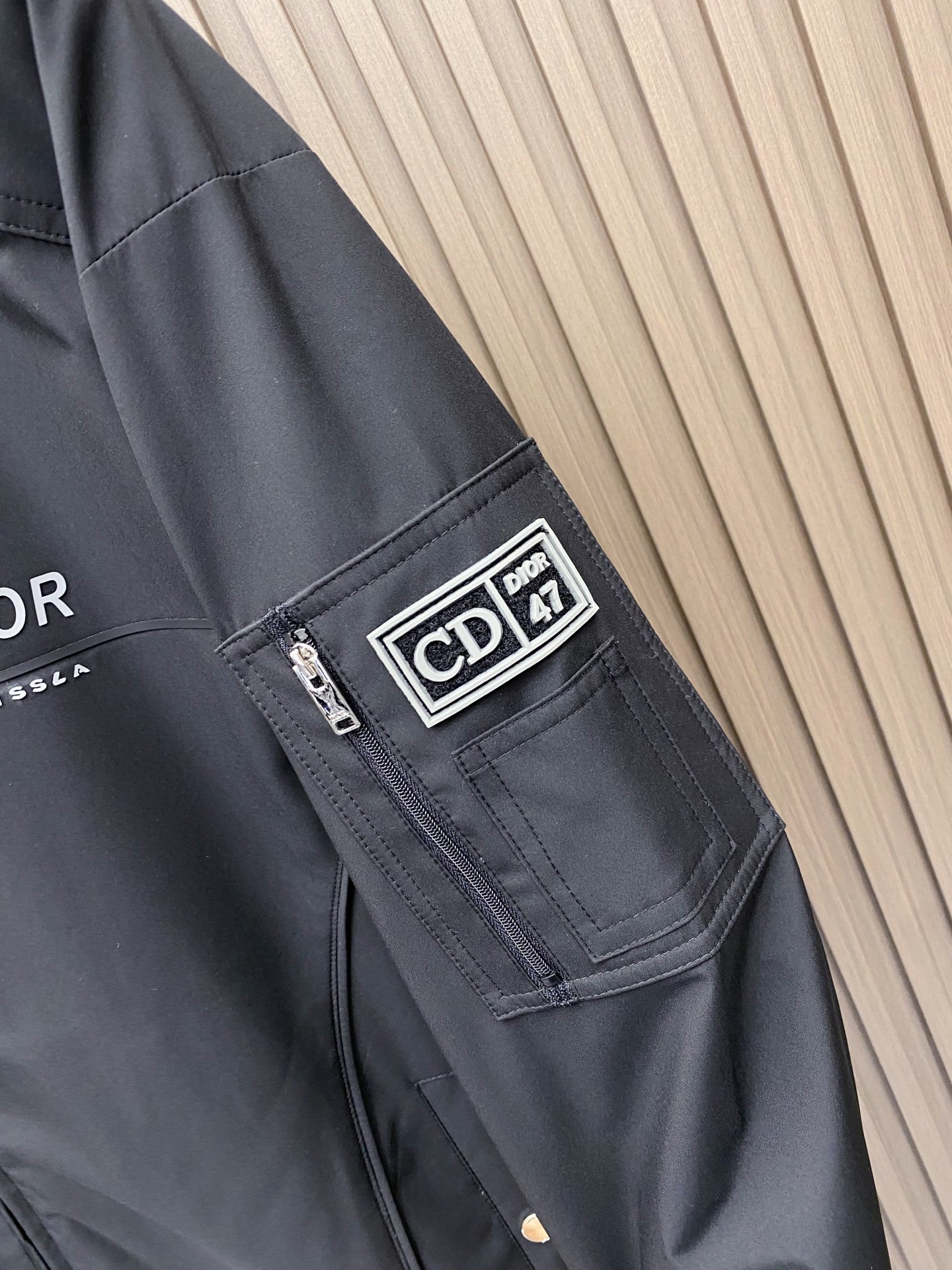 Dior 迪奥 2026ss春季新款连帽夹克外套全高端版本！高定专柜面料辅料，透气舒适度高，细节无可挑剔