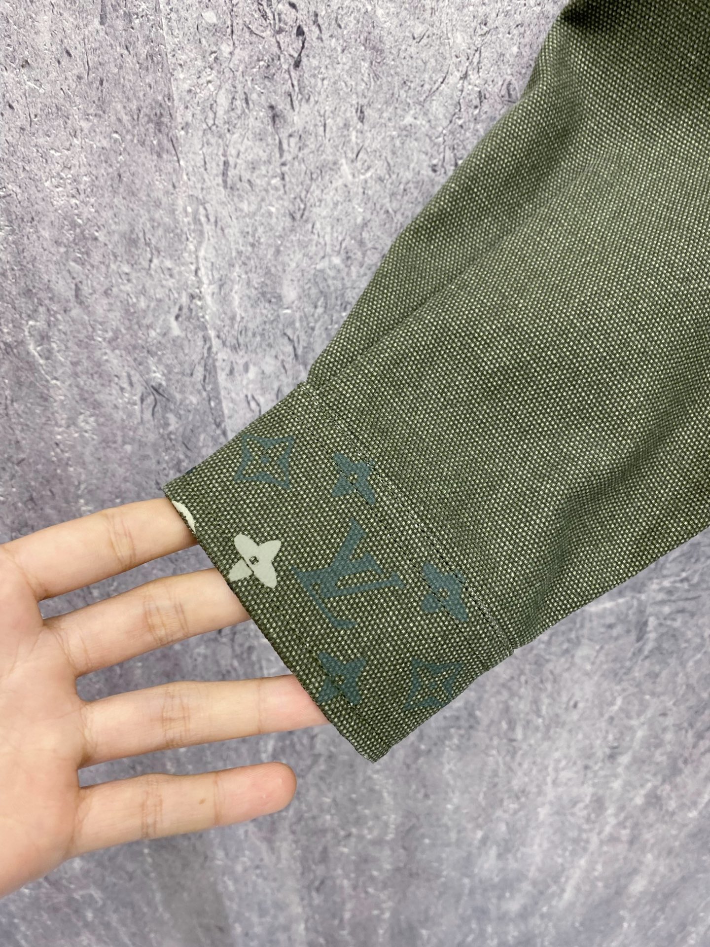 LV 2026ss春季新款夹克外套全高端版本！高定专柜面料辅料，透气舒适度高，细节无可挑剔，做工考究工艺