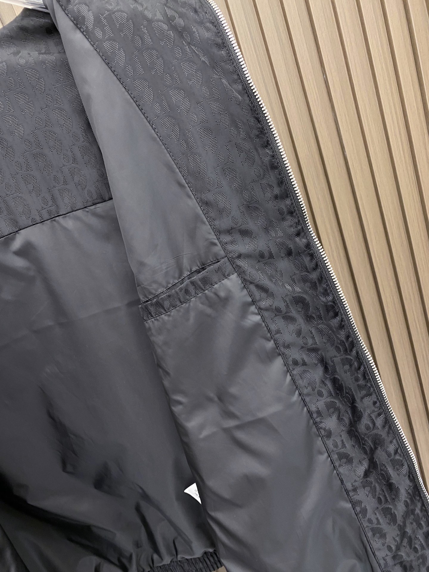 Dior 迪奥 2026ss春季新款立领夹克外套全高端版本！高定专柜面料辅料，透气舒适度高，细节无可挑剔