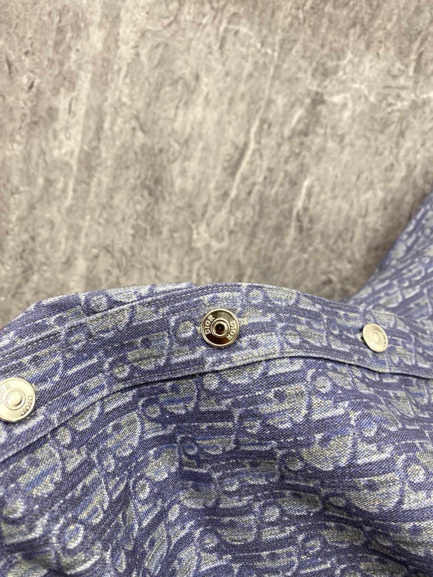 Dior 迪奥 CD 2026ss春季新款衬衫 全身logo老花满印牛仔衬衫 定制水洗面料 超高工艺的拔