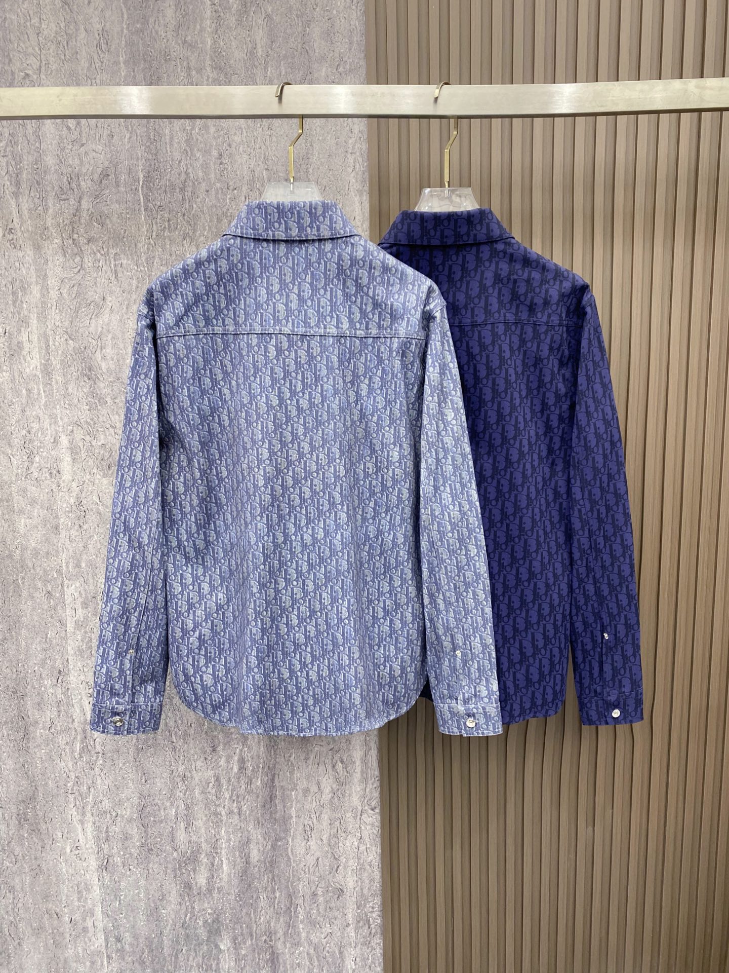 Dior 迪奥 CD 2026ss春季新款衬衫 全身logo老花满印牛仔衬衫 定制水洗面料 超高工艺的拔