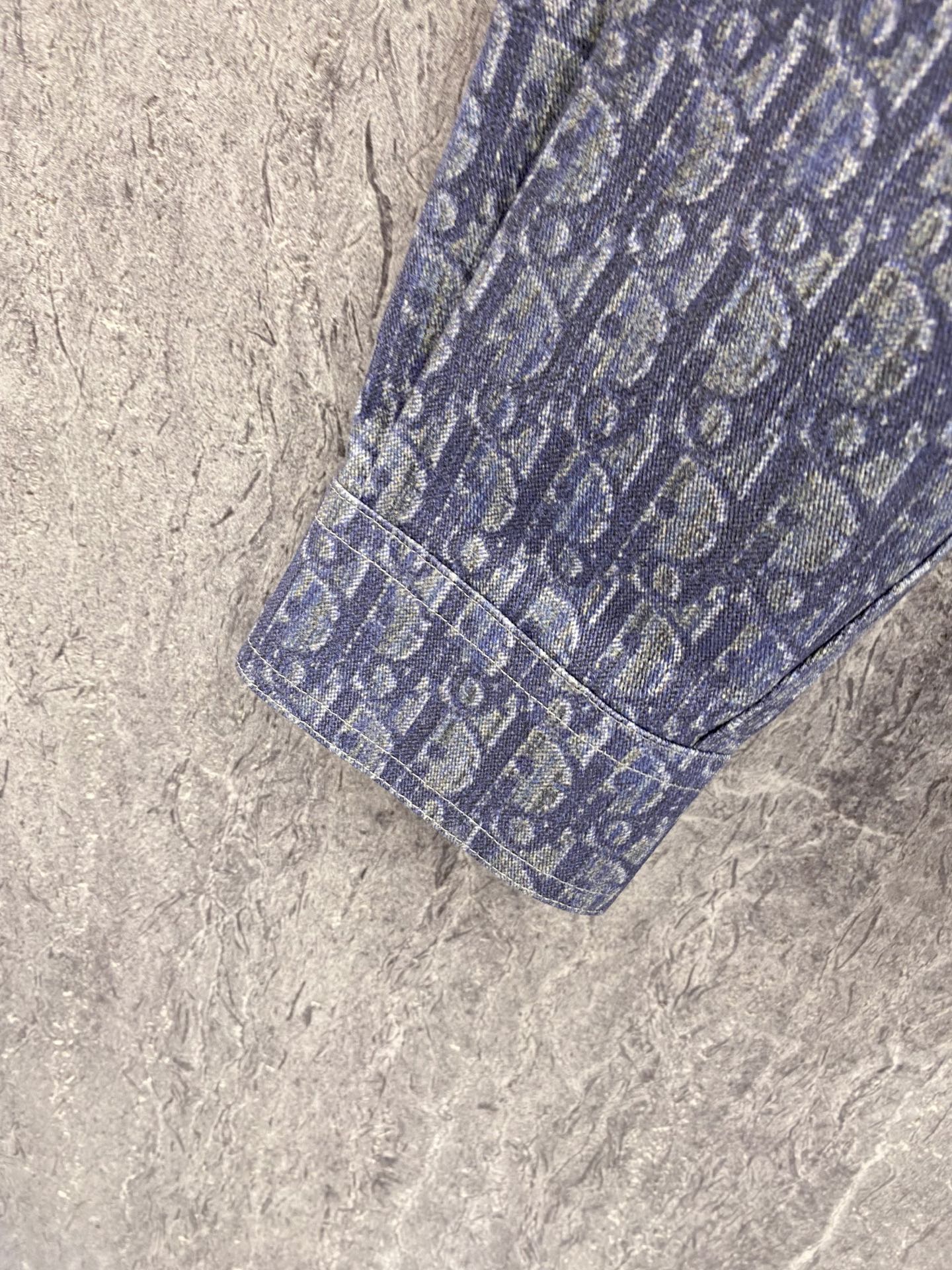Dior 迪奥 CD 2026ss春季新款衬衫 全身logo老花满印牛仔衬衫 定制水洗面料 超高工艺的拔
