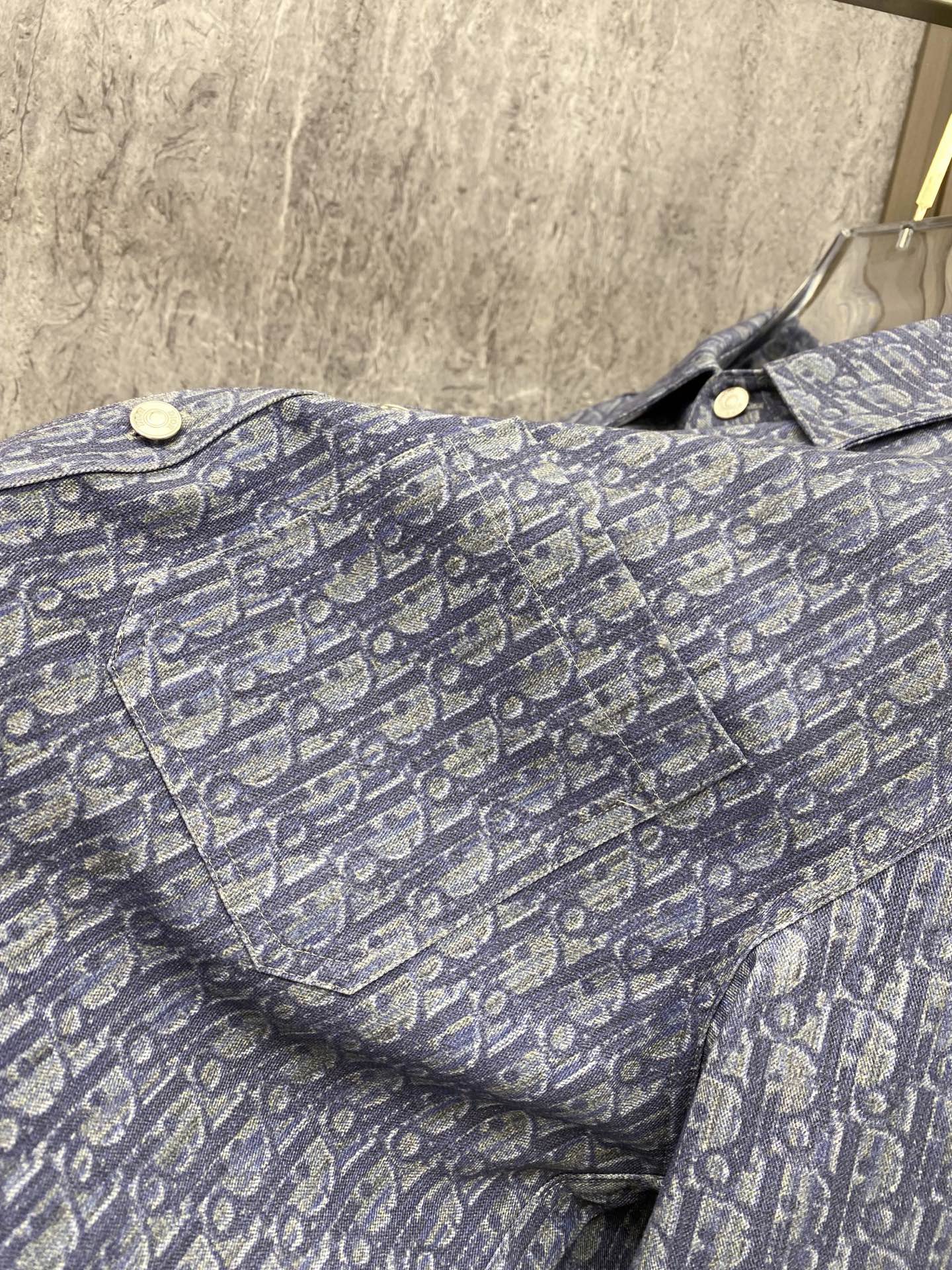 Dior 迪奥 CD 2026ss春季新款衬衫 全身logo老花满印牛仔衬衫 定制水洗面料 超高工艺的拔