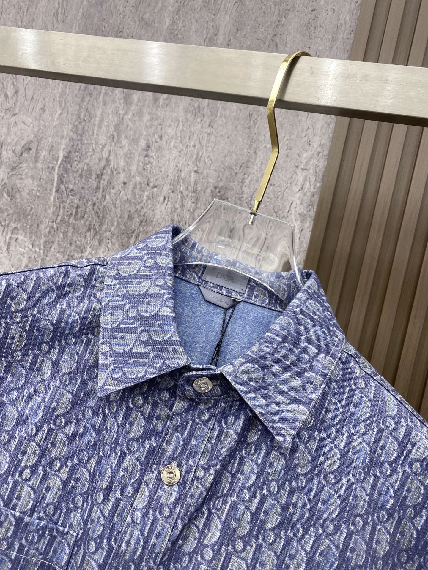 Dior 迪奥 CD 2026ss春季新款衬衫 全身logo老花满印牛仔衬衫 定制水洗面料 超高工艺的拔