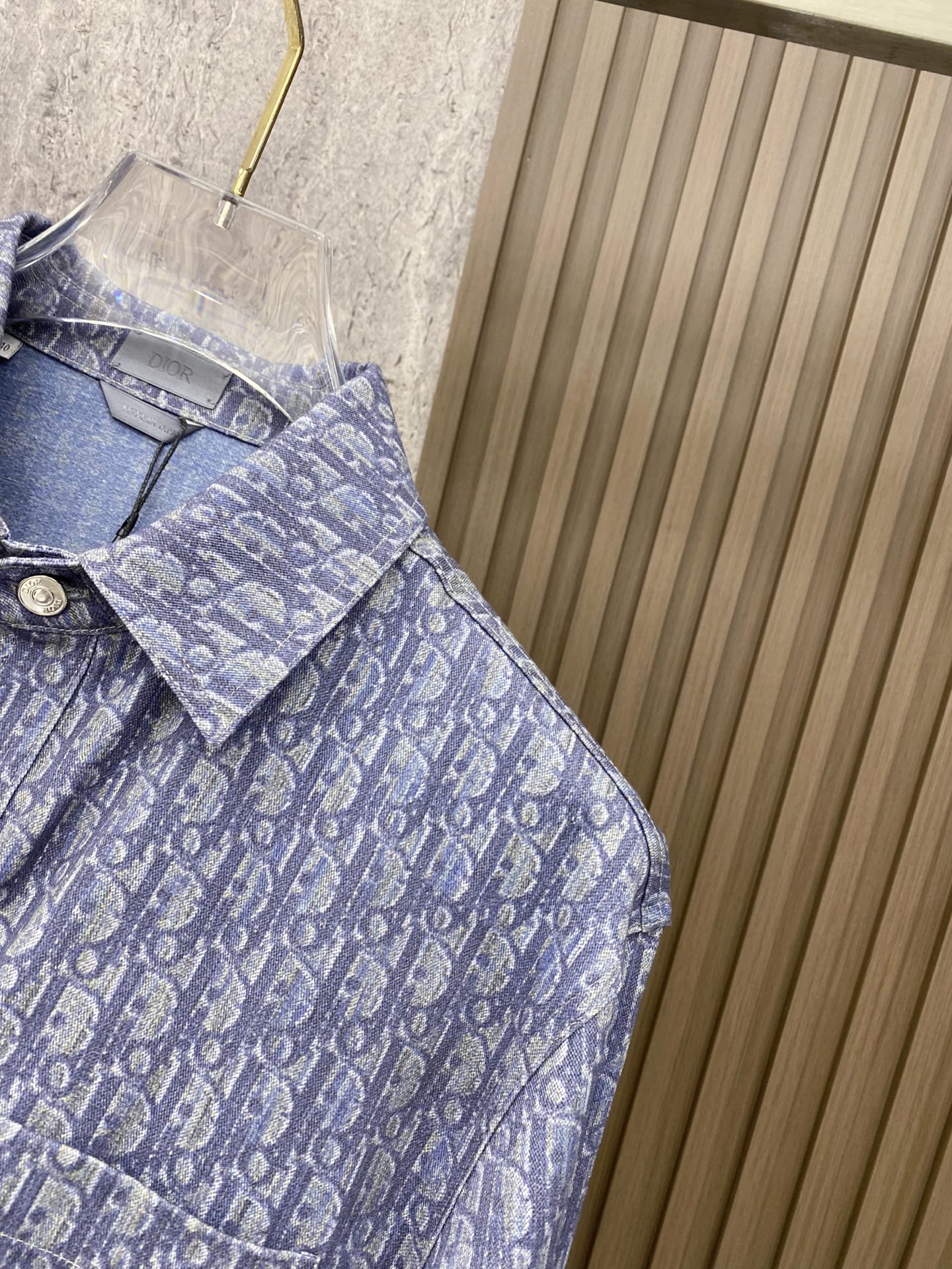 Dior 迪奥 CD 2026ss春季新款衬衫 全身logo老花满印牛仔衬衫 定制水洗面料 超高工艺的拔