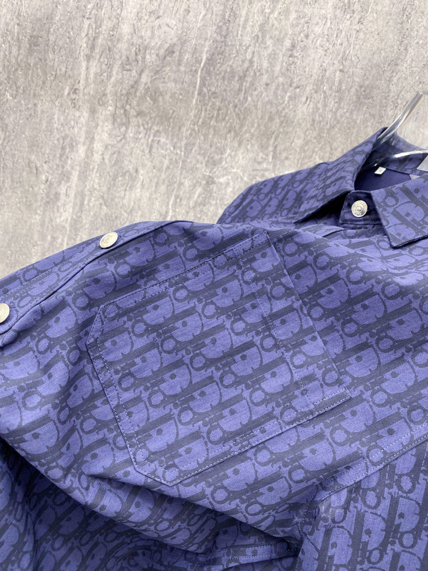 Dior 迪奥 CD 2026ss春季新款衬衫 全身logo老花满印牛仔衬衫 定制水洗面料 超高工艺的拔