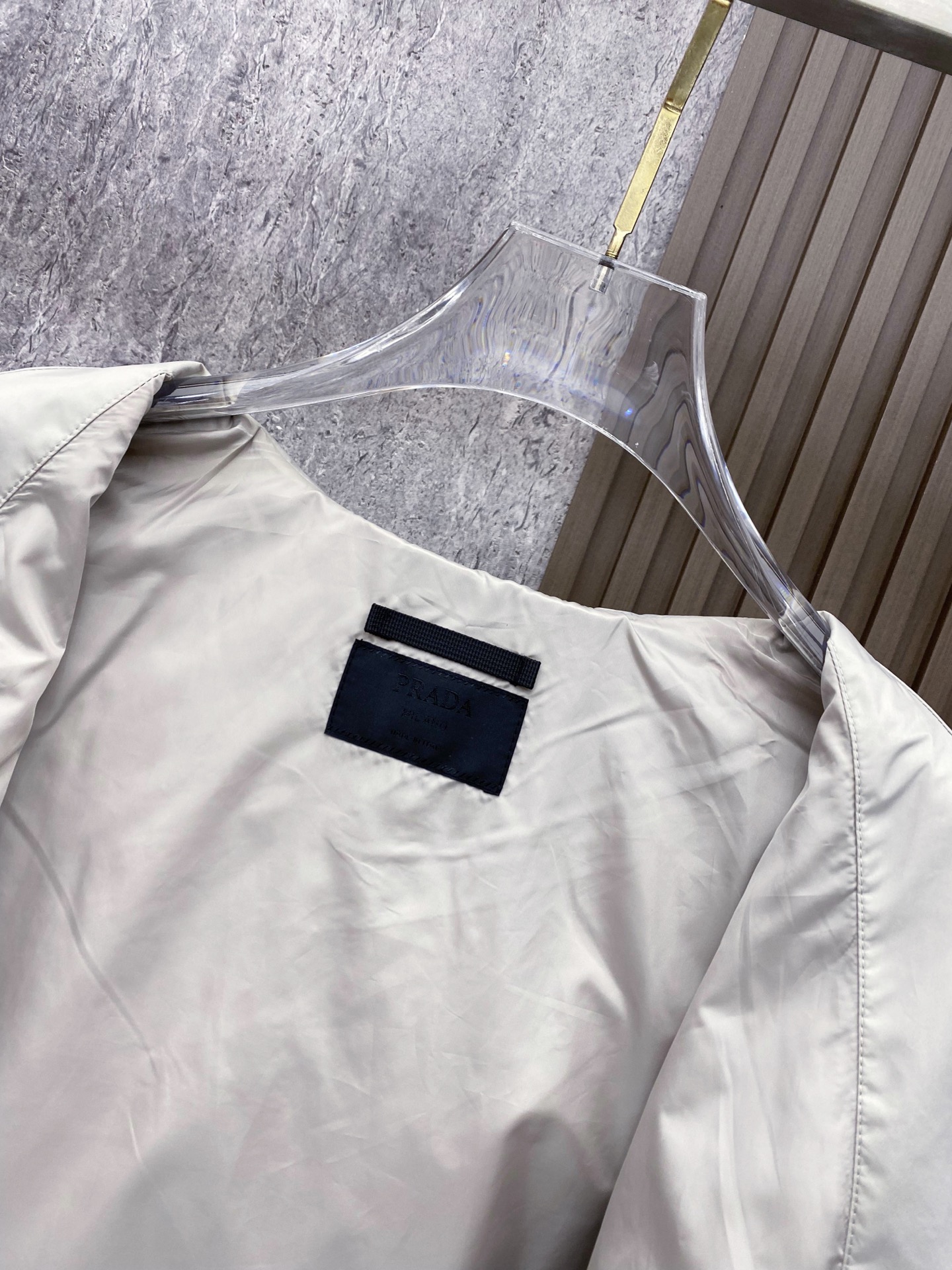 Prada 普拉达 2026ss春季新款连帽夹克外套全高端版本！高定专柜面料辅料，透气舒适度高，细节无可