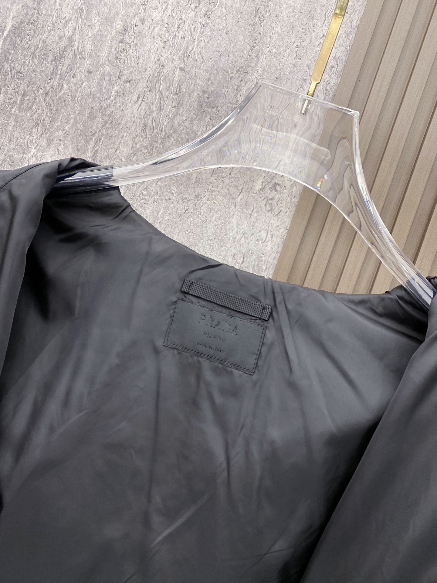Prada 普拉达 2026ss春季新款连帽夹克外套全高端版本！高定专柜面料辅料，透气舒适度高，细节无可