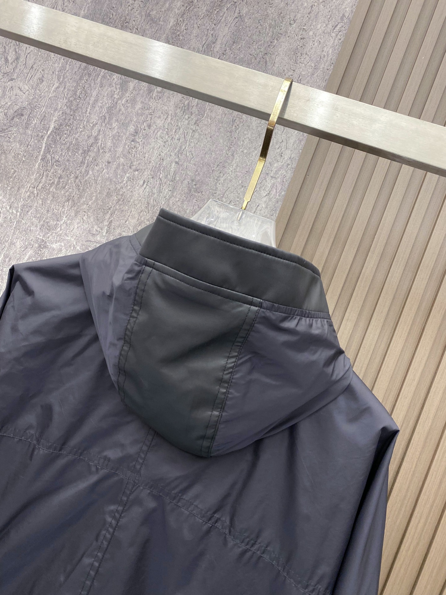 Prada 普拉达 2026ss春季新款连帽夹克外套全高端版本！高定专柜面料辅料，透气舒适度高，细节无可