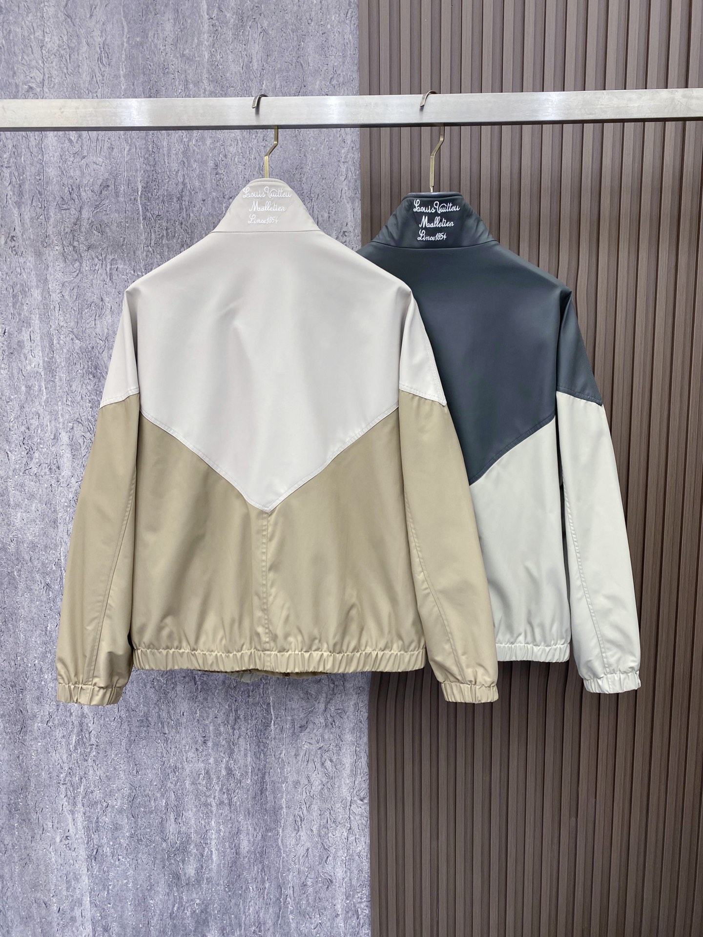 LV 2026ss春季新款立领夹克外套全高端版本！高定专柜面料辅料，透气舒适度高，细节无可挑剔，做工考究