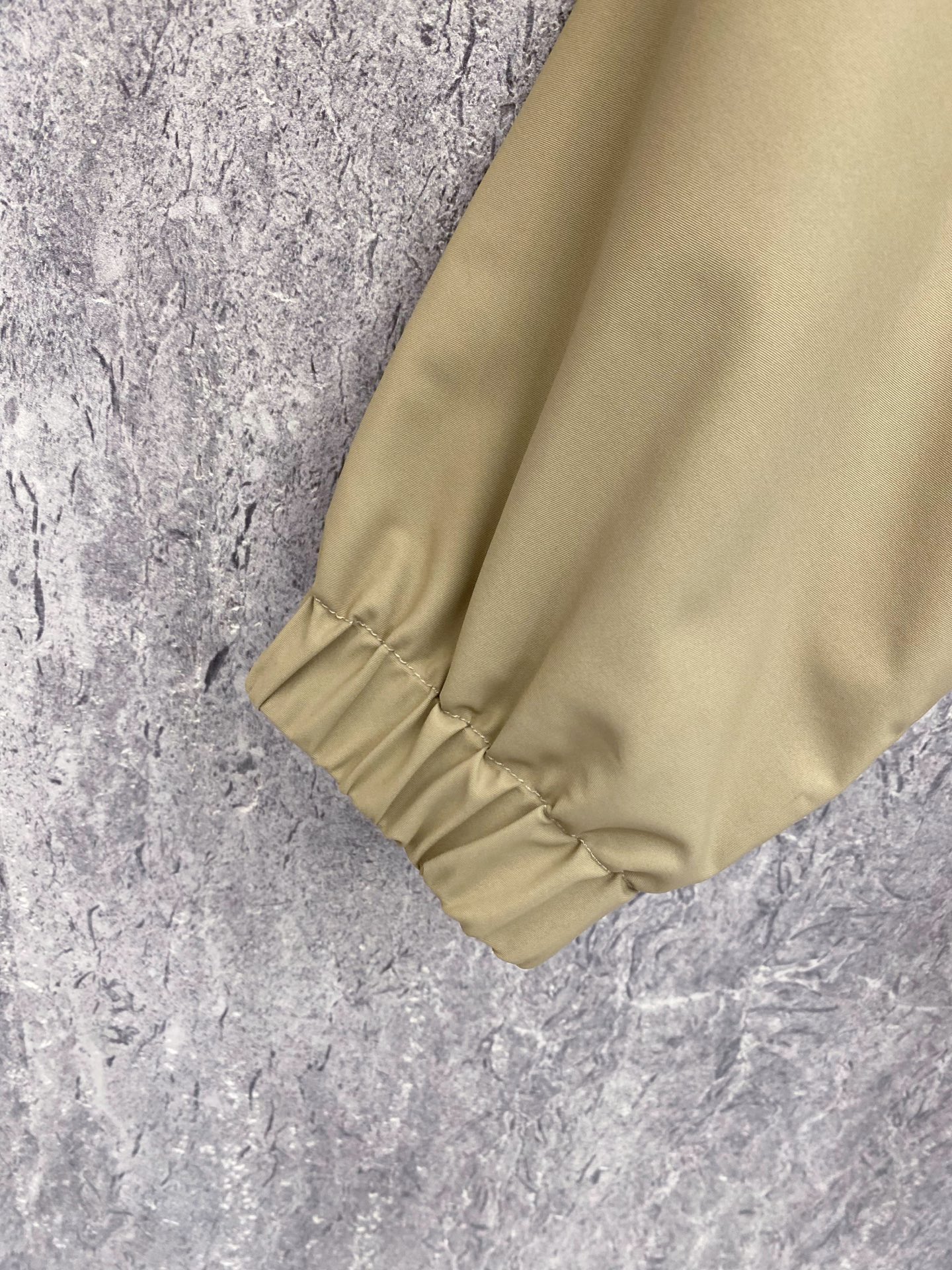 LV 2026ss春季新款立领夹克外套全高端版本！高定专柜面料辅料，透气舒适度高，细节无可挑剔，做工考究